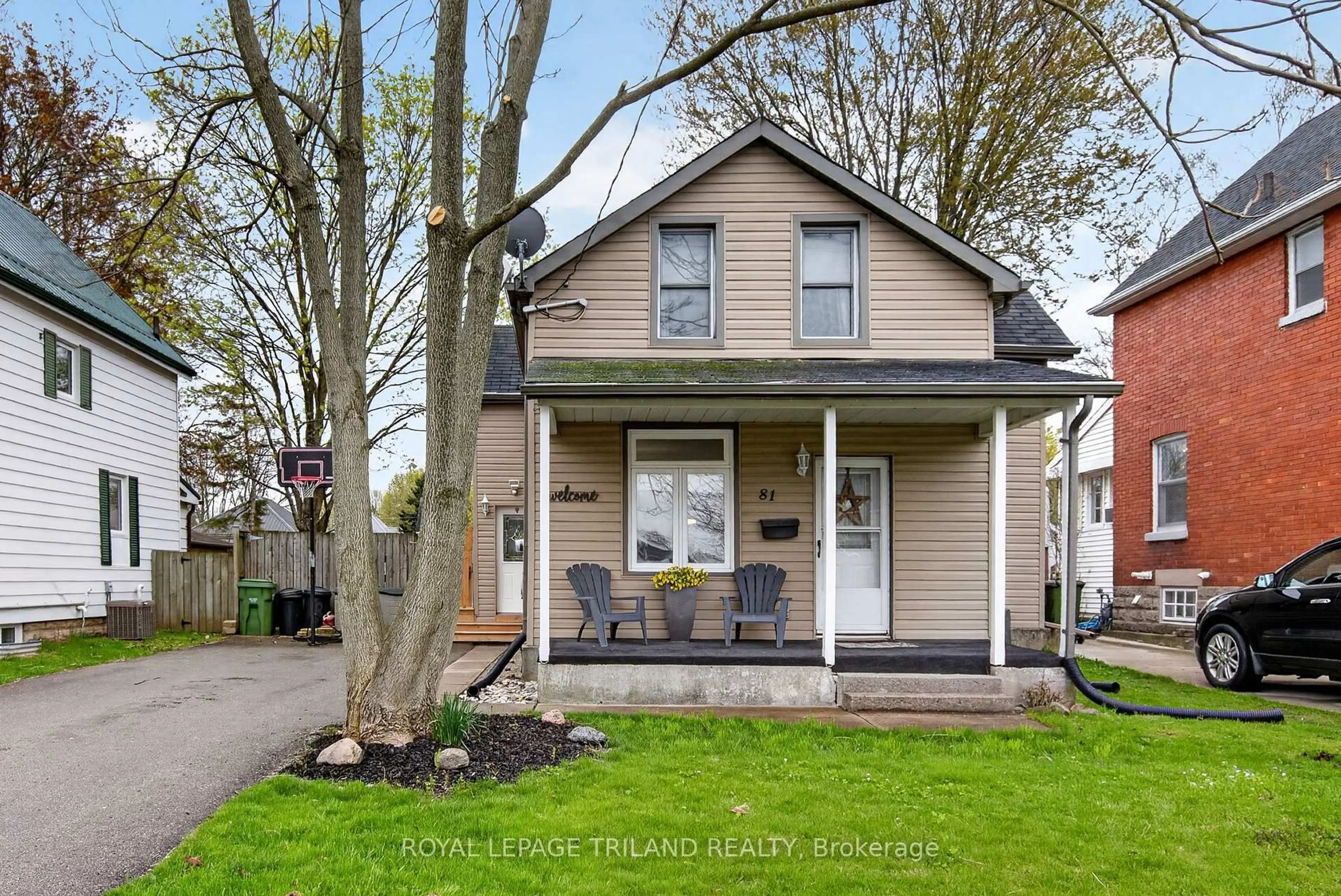 Home with vinyl exterior material, street for 81 Locust St, St. Thomas Ontario N5R 2C3