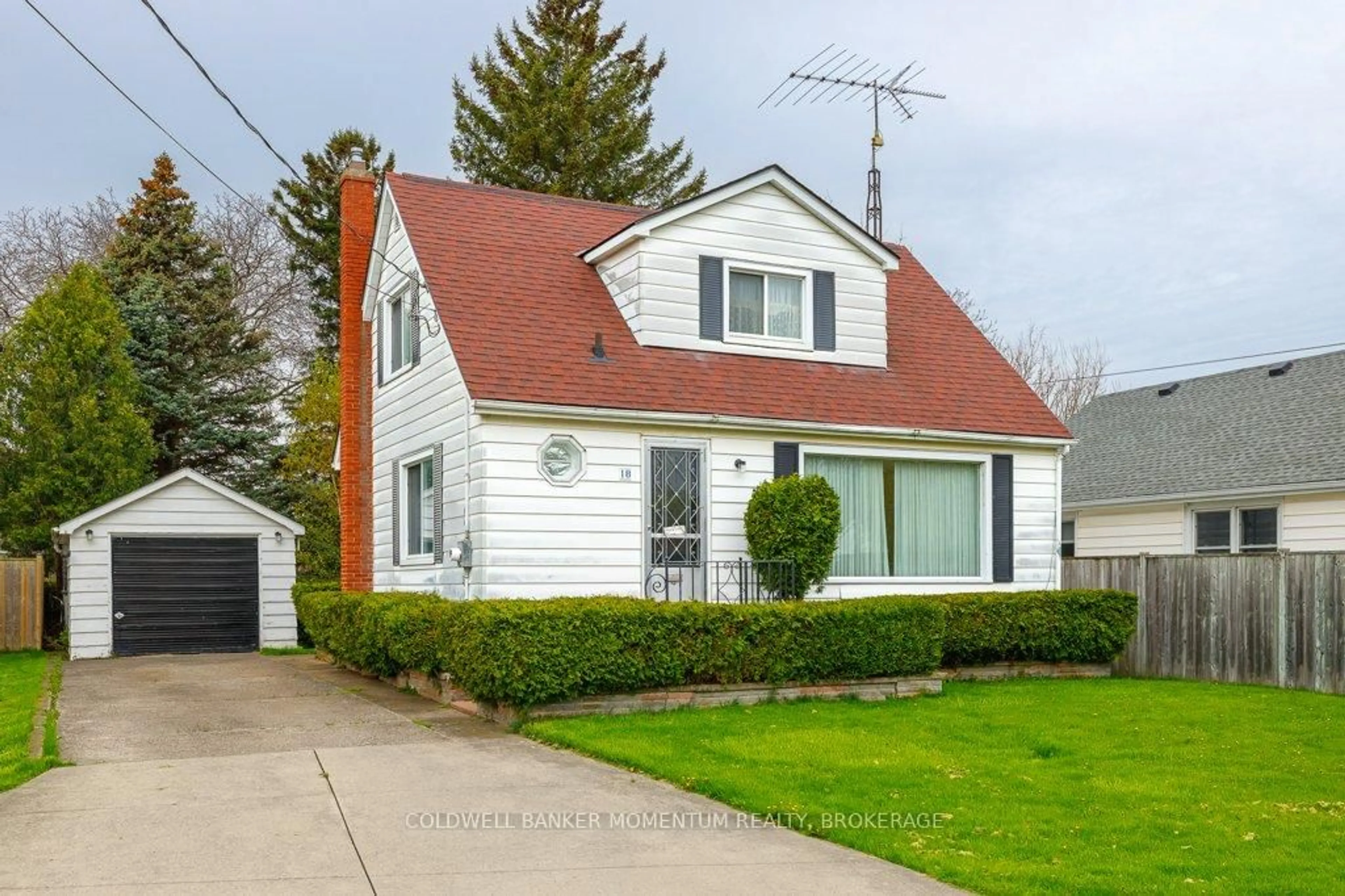 Home with vinyl exterior material, street for 18 Jubilee Dr, St. Catharines Ontario L2M 4P8