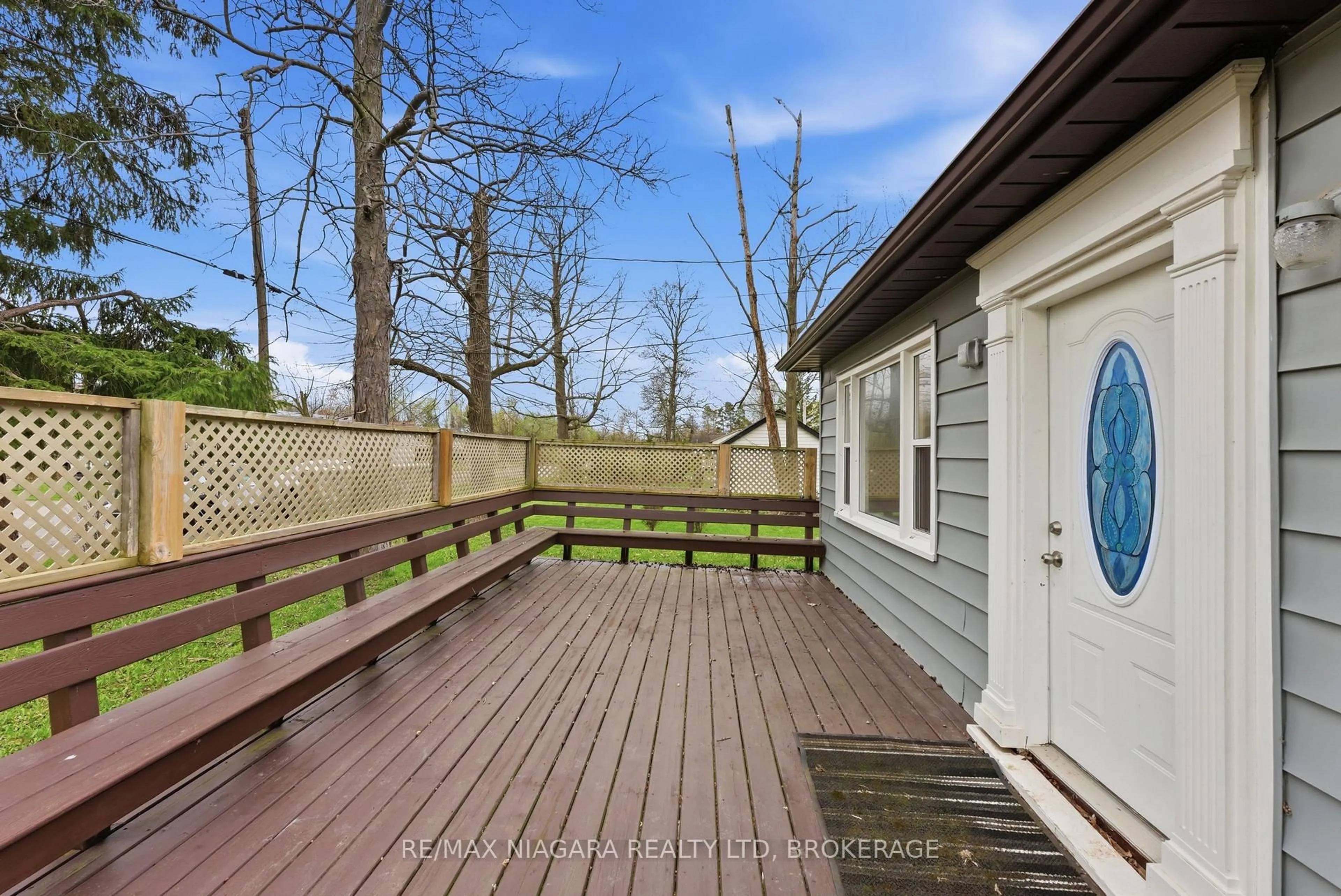 Patio, street for 355 BERNARD Ave, Fort Erie Ontario L0S 1N0