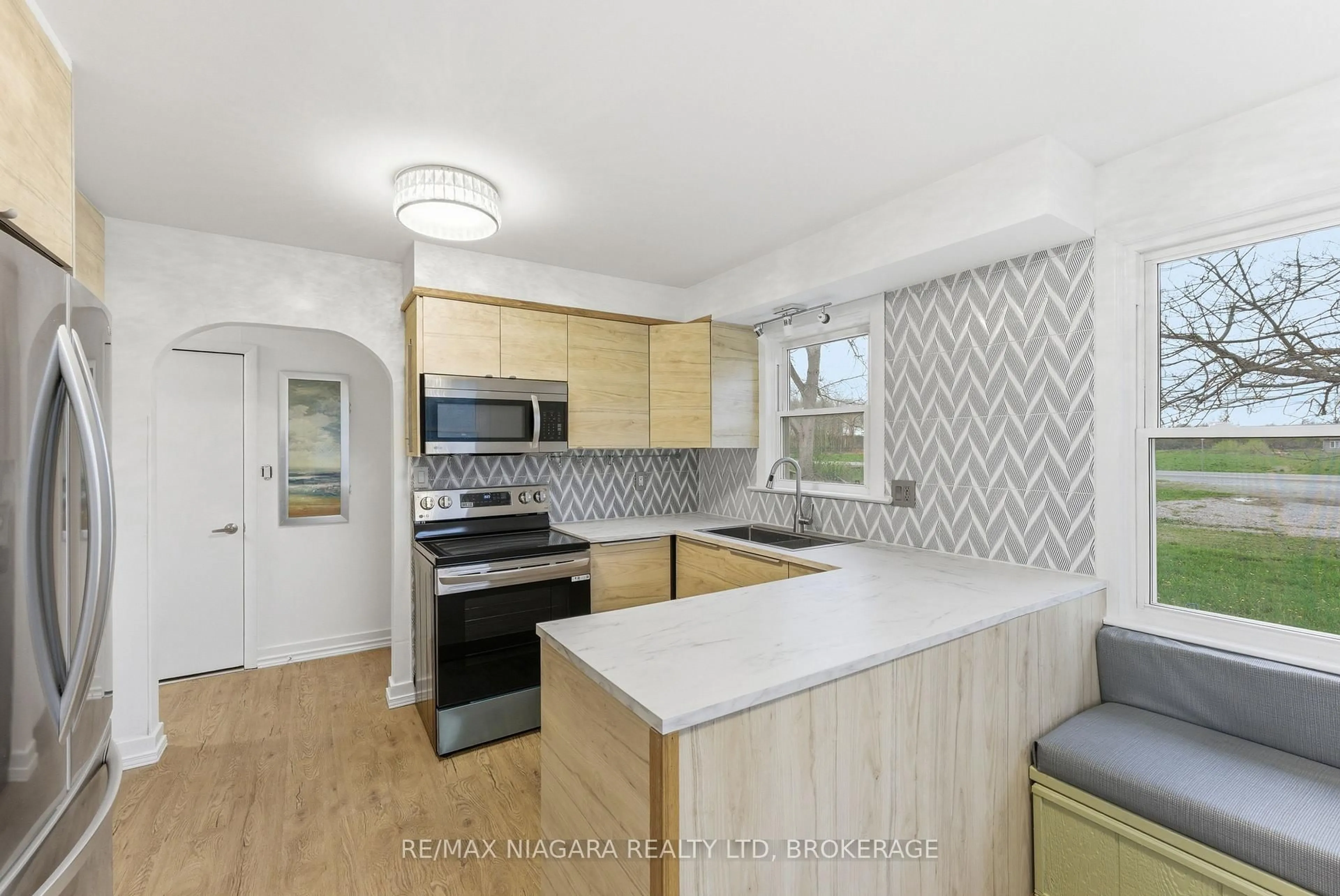 Open concept kitchen, unknown for 355 BERNARD Ave, Fort Erie Ontario L0S 1N0