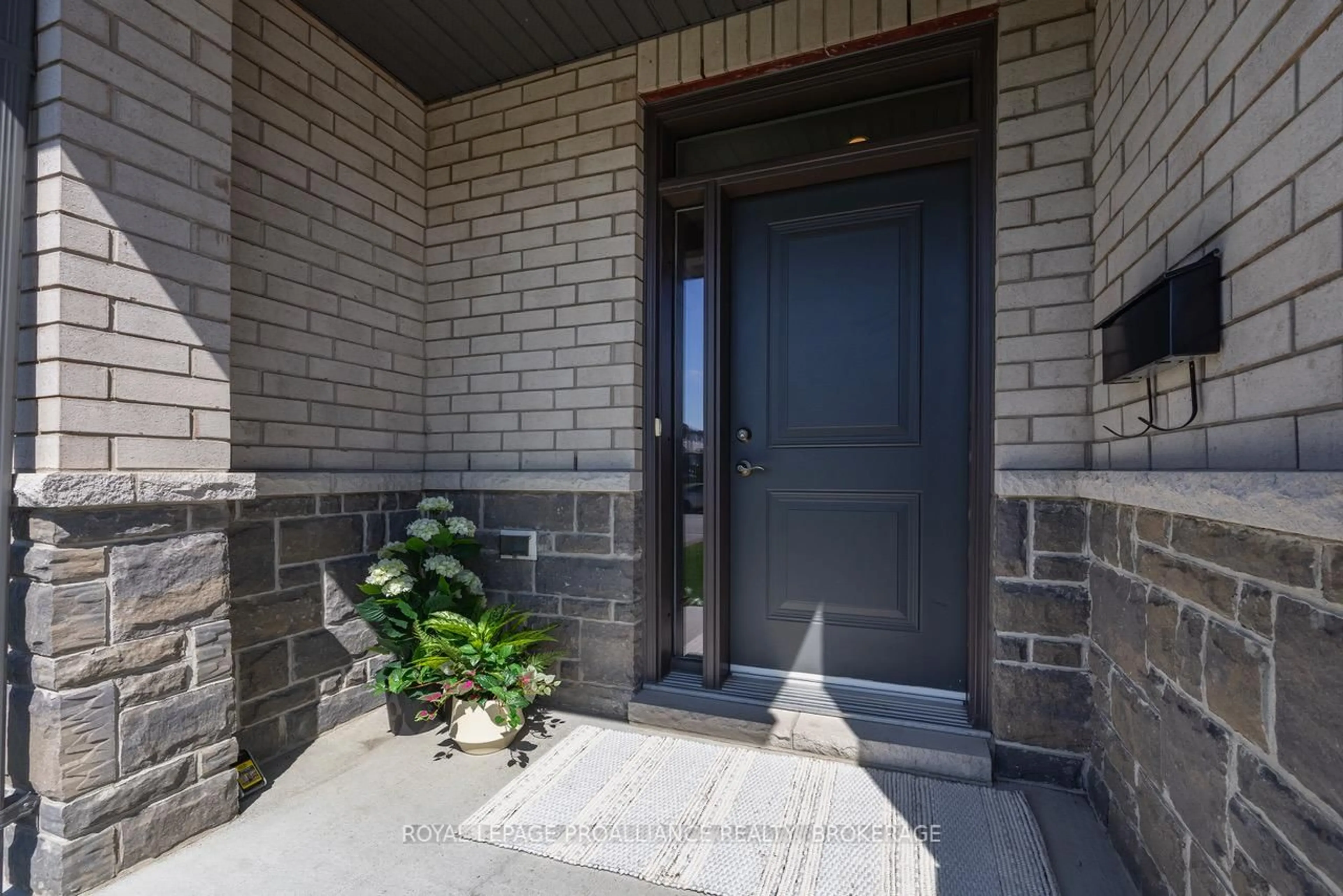 Indoor entryway for 366 Buckthorn Dr, Kingston Ontario K7P 0R8