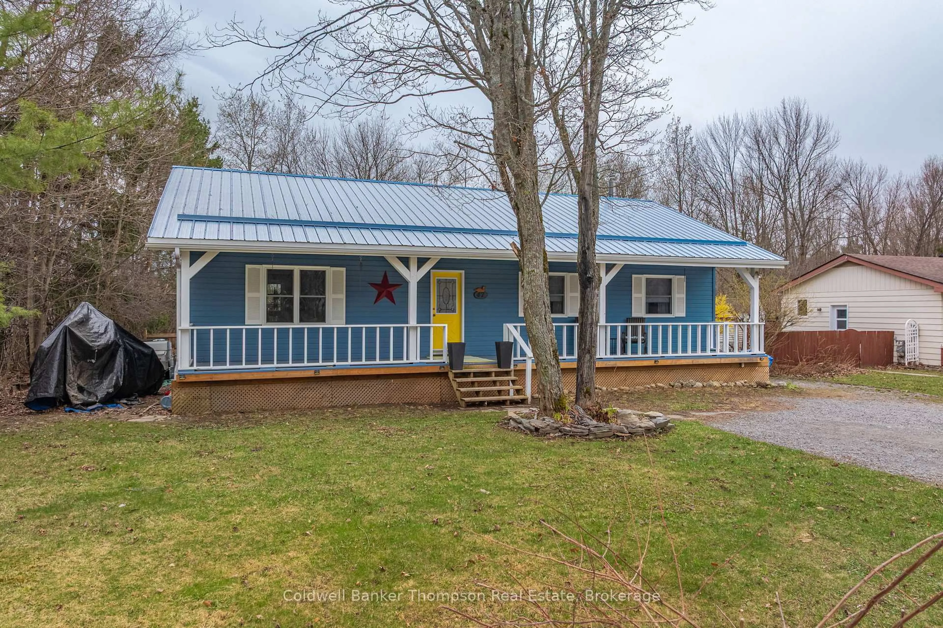 Home with vinyl exterior material, street for 47 Florence St, Huntsville Ontario P1H 1V4