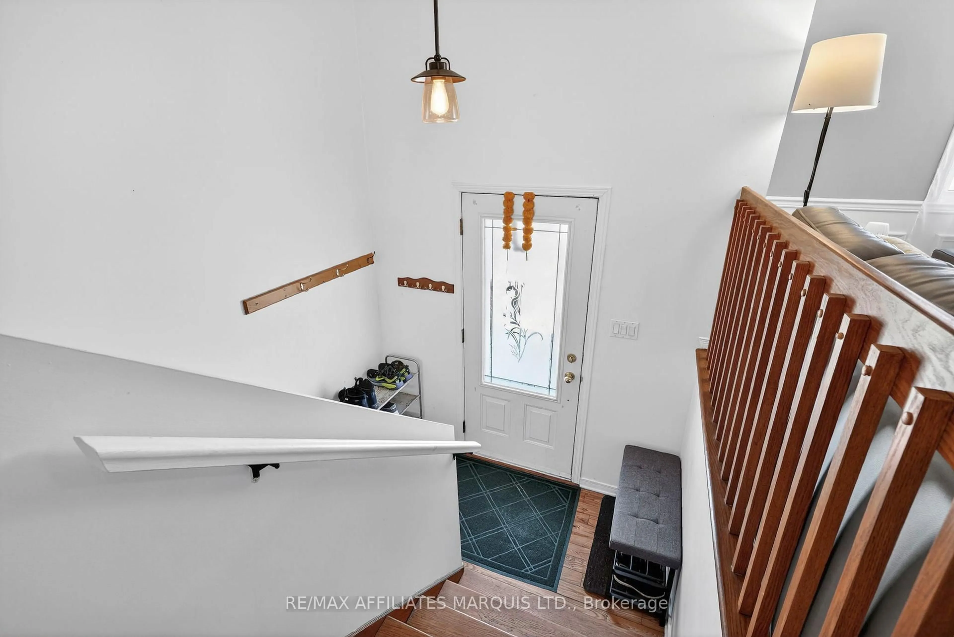 Indoor entryway for 112 Glen Oaks Crt, Cornwall Ontario K6H 7E6