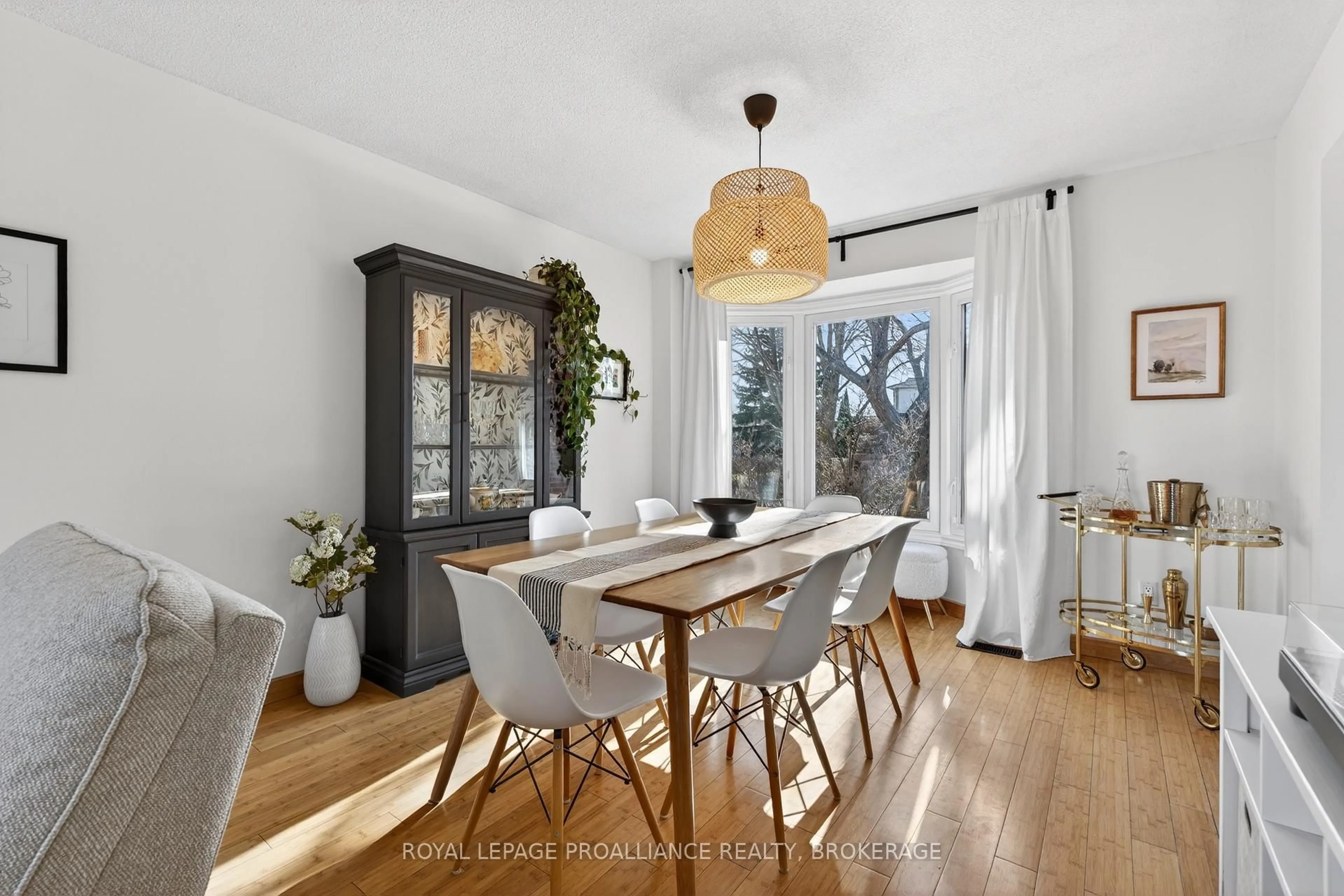 Dining room, wood/laminate floor for 41 Chartwell Cres, Kingston Ontario K7K 6P2