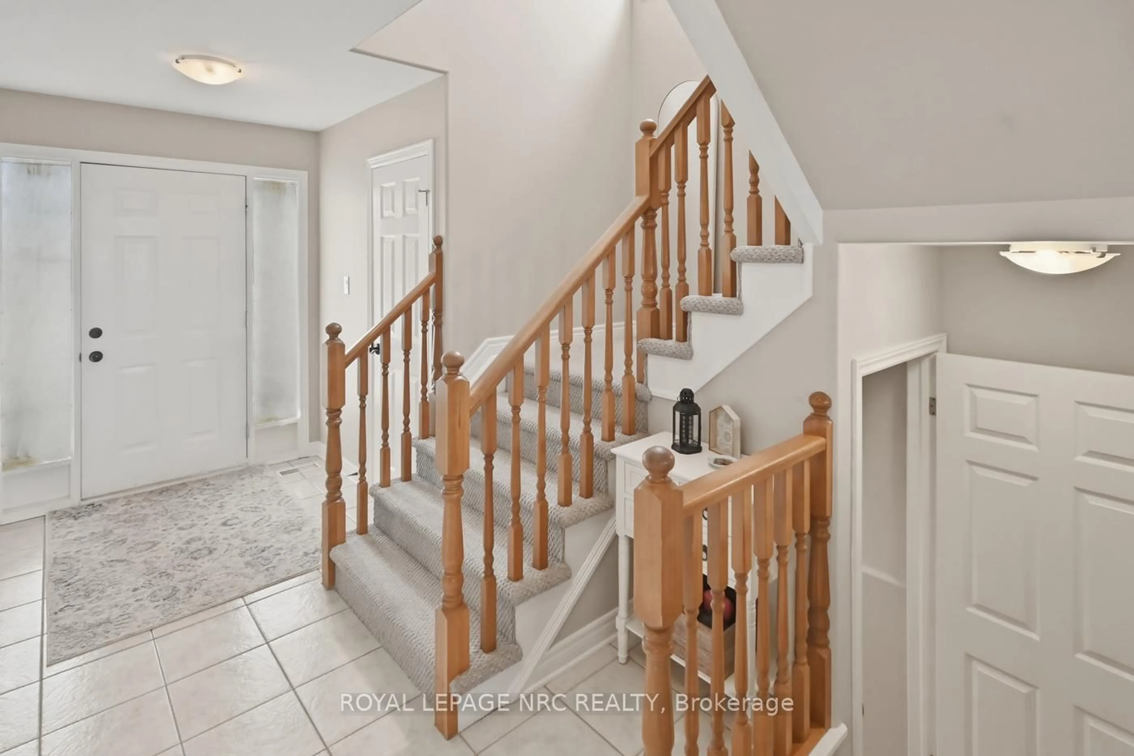 Stairs for 5245 White Dove Pkwy, Niagara Falls Ontario L2H 3M5