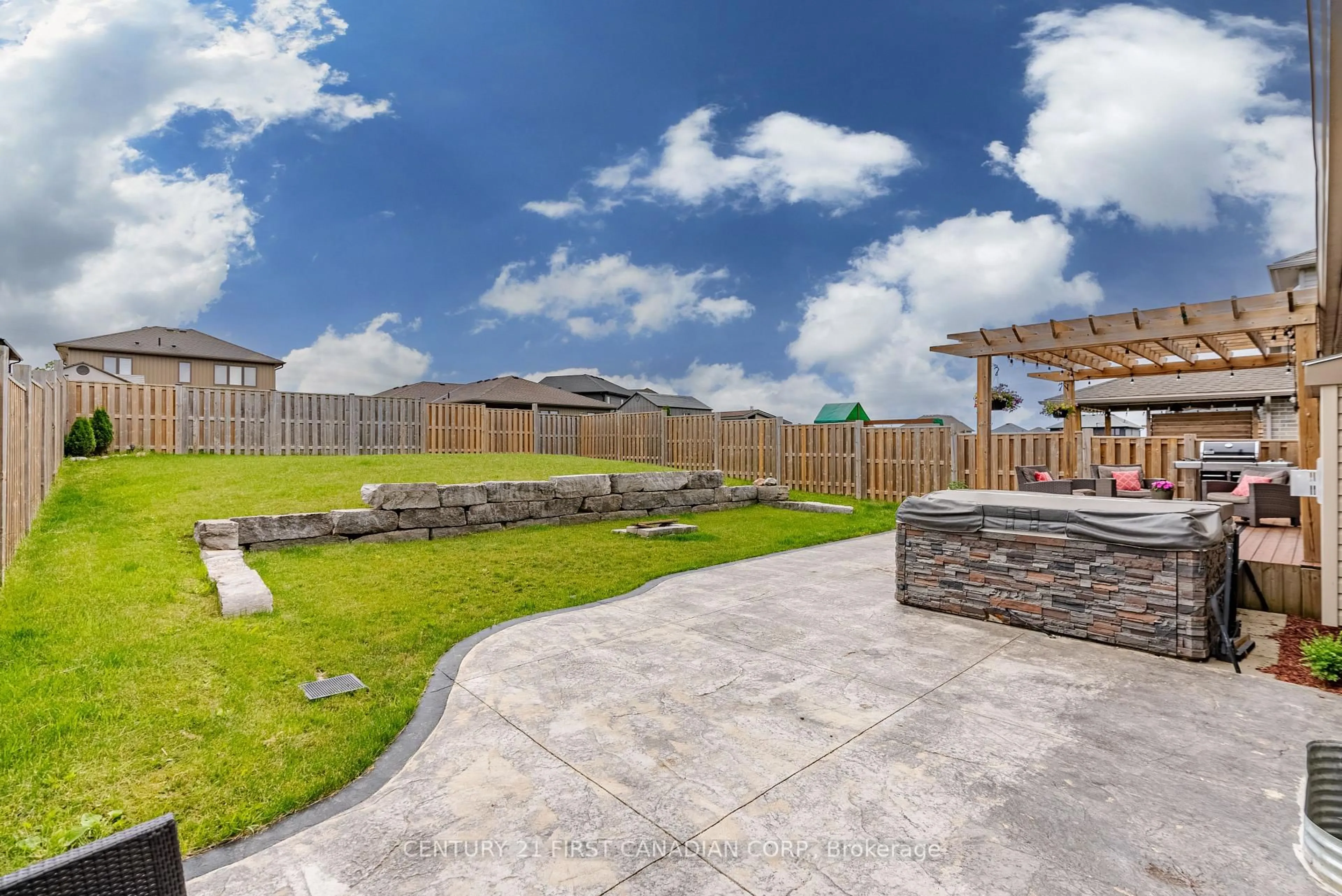 Patio, unknown for 181 Gilmour Dr, Lucan Biddulph Ontario N0M 2J0