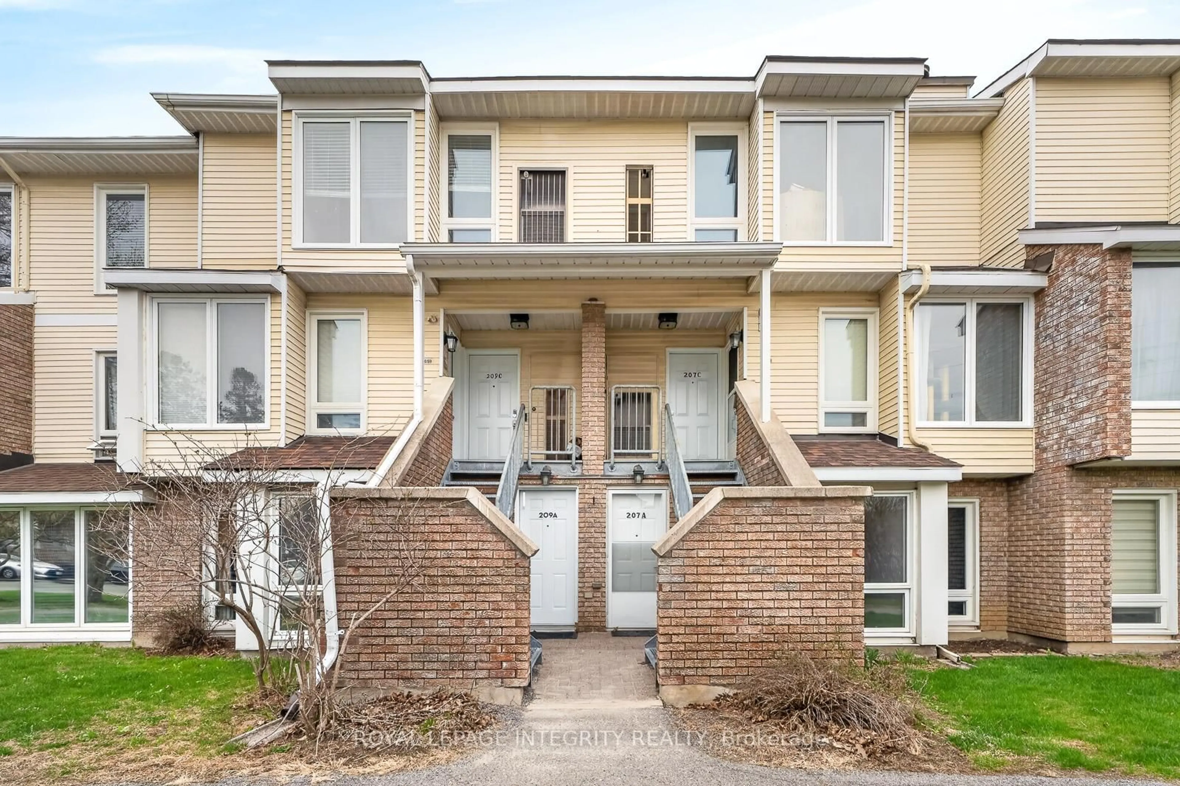 Unknown for 207 Woodfield Dr #A, Ottawa Ontario K2G 4P2