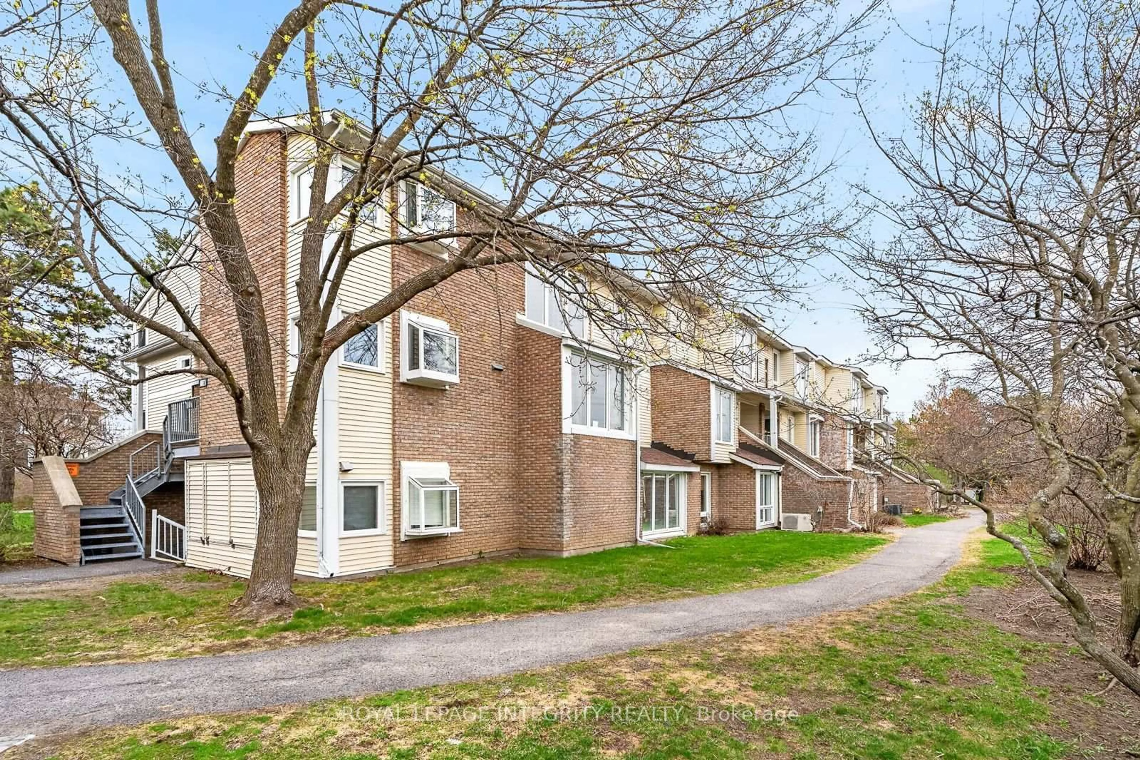 Unknown for 207 Woodfield Dr #A, Ottawa Ontario K2G 4P2