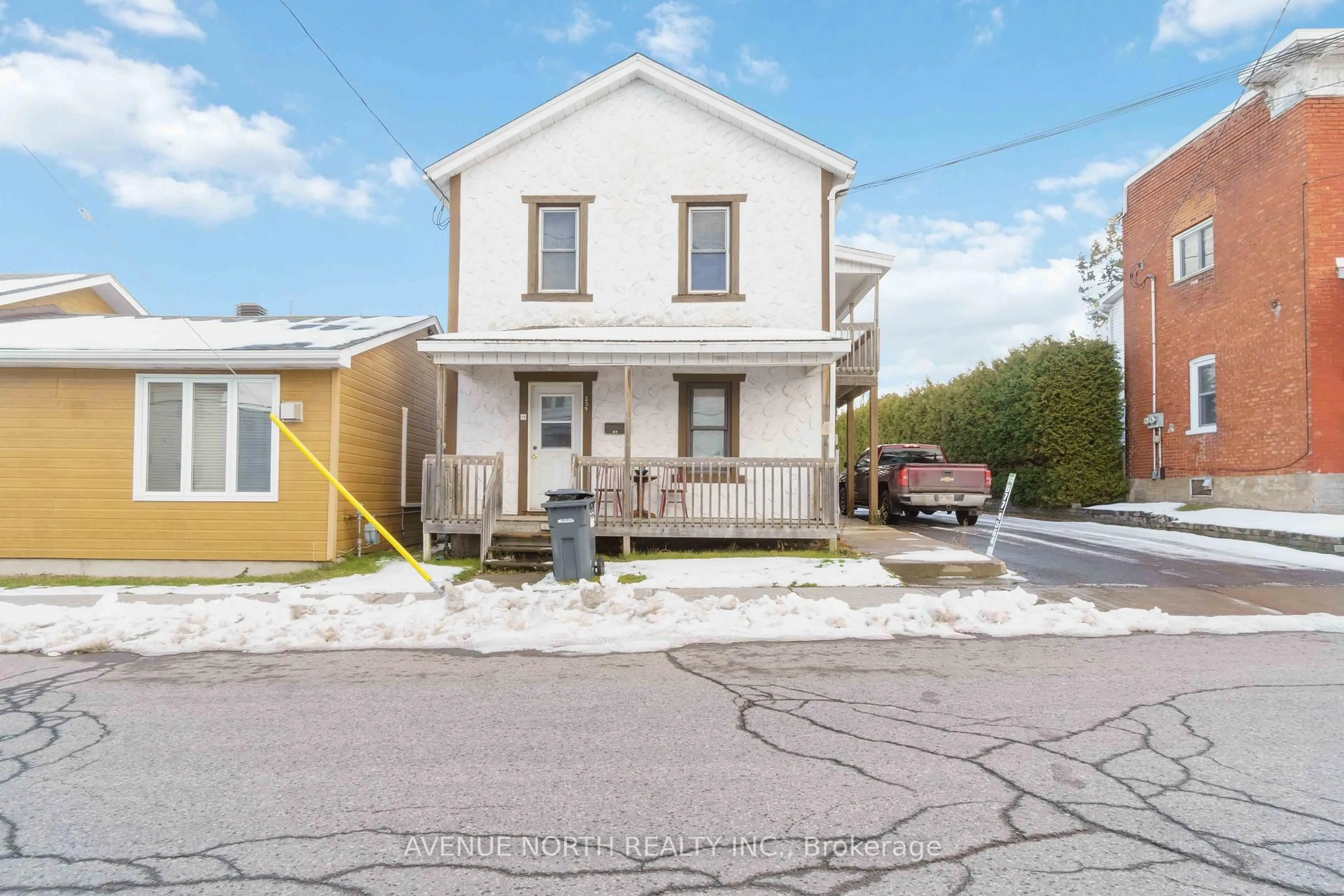 A pic from outside/outdoor area/front of a property/back of a property/a pic from drone, street for 265 Hamilton St, Hawkesbury Ontario K6A 1Z2