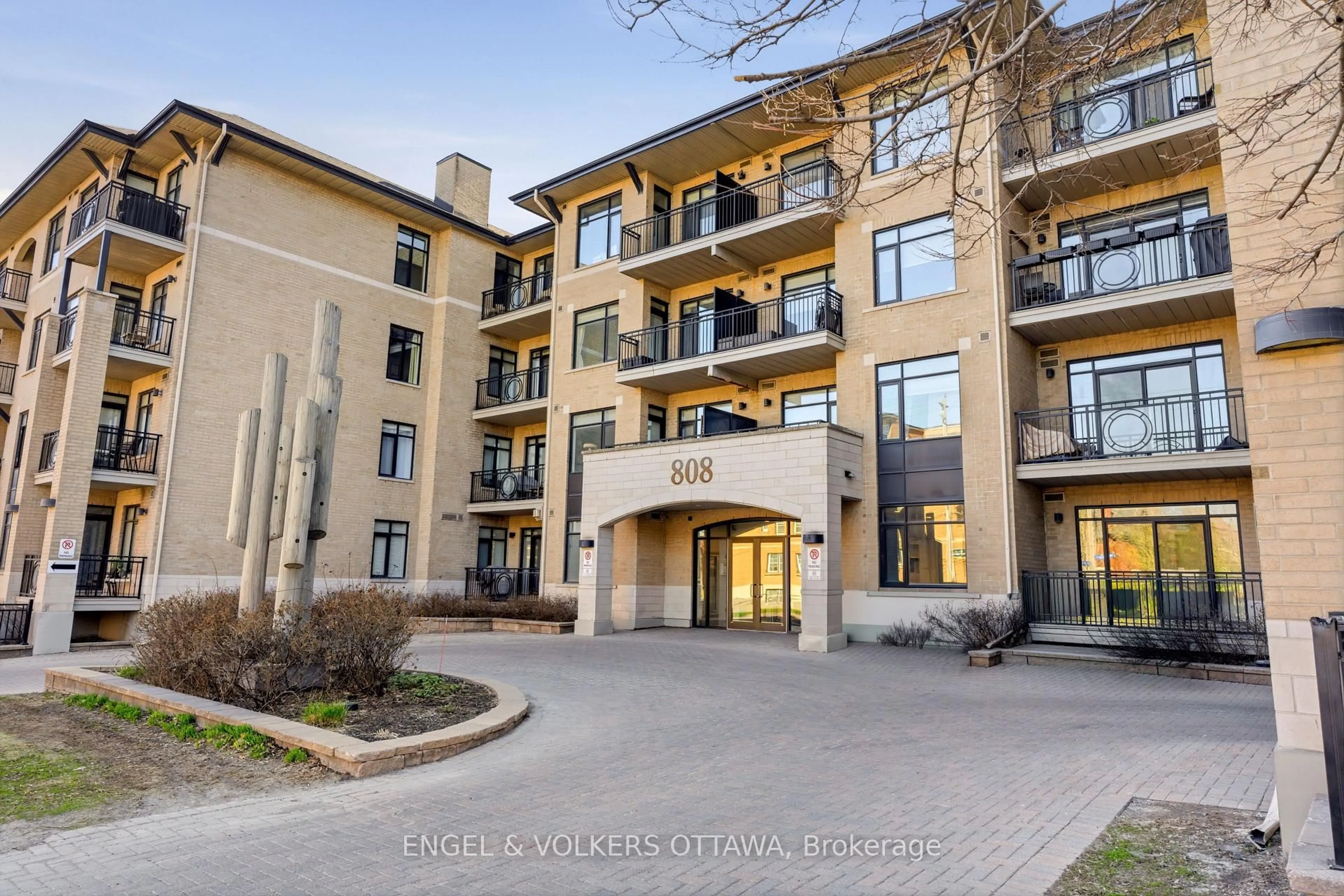 Unknown for 808 Bronson Ave #310, Ottawa Ontario K1S 5A4