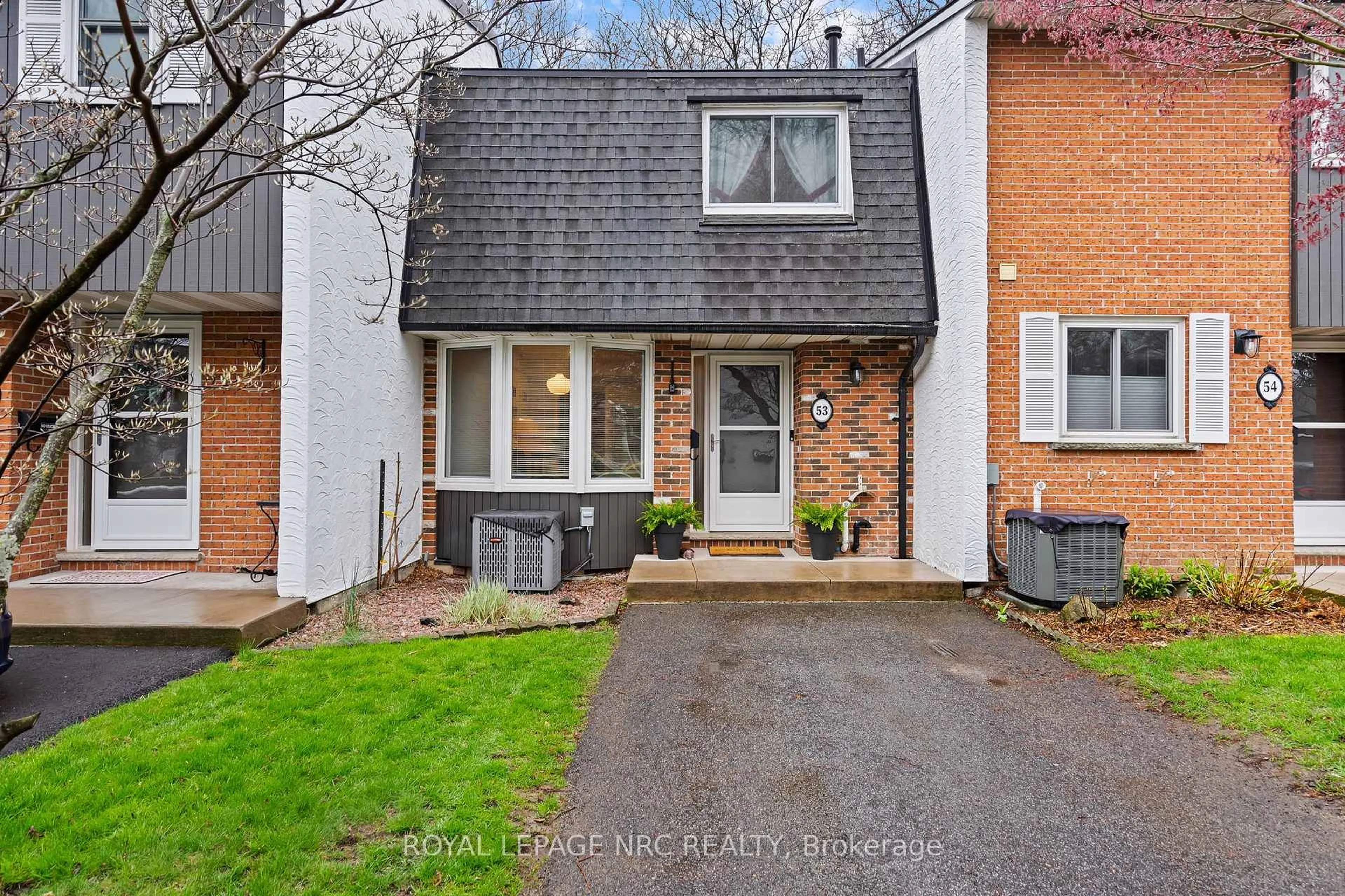 Home with brick exterior material, street for 77 Linwell Rd #53, St. Catharines Ontario L2N 6R1