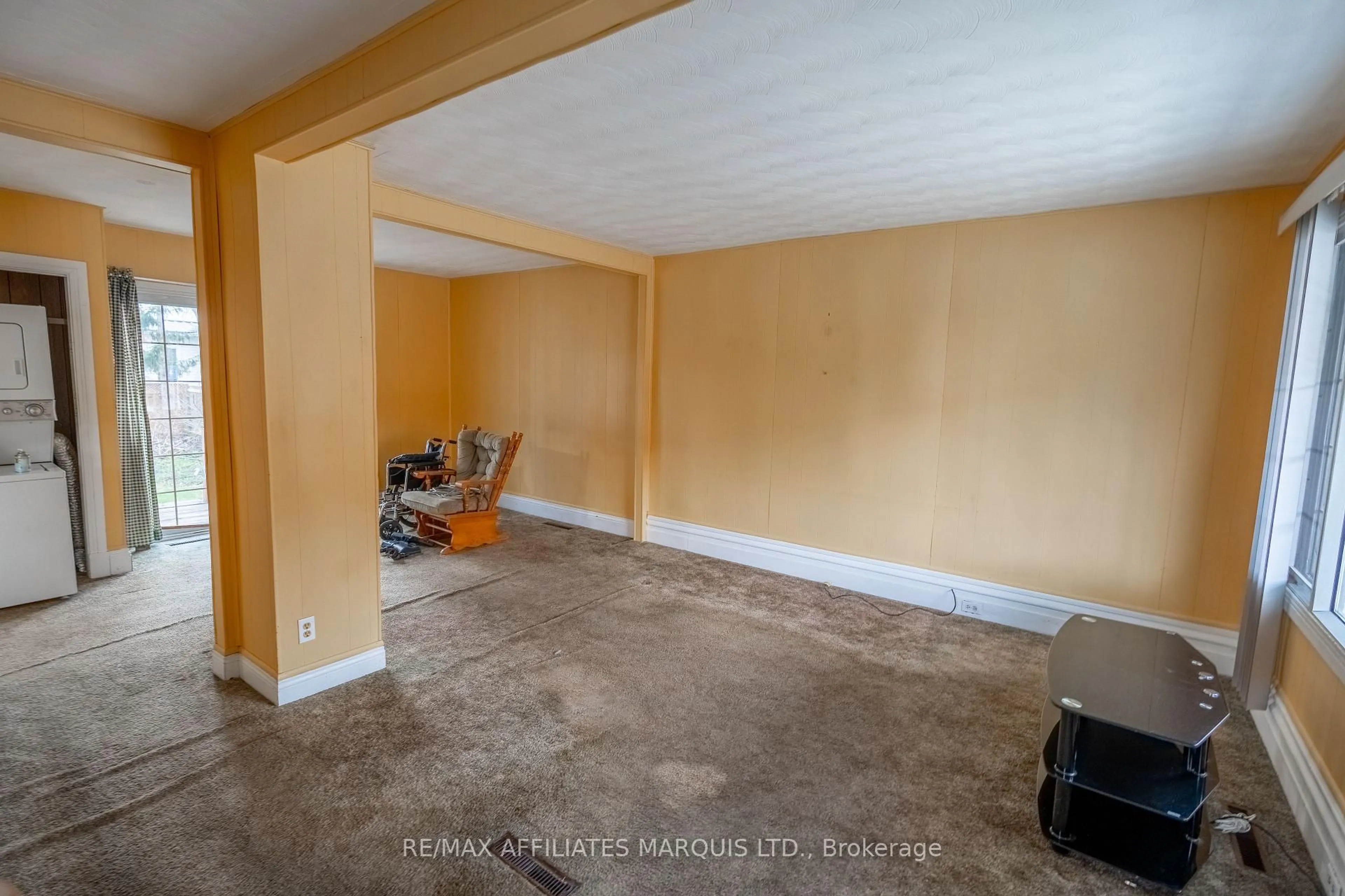 A pic of a room for 426 Sydney St, Cornwall Ontario K6H 3H8
