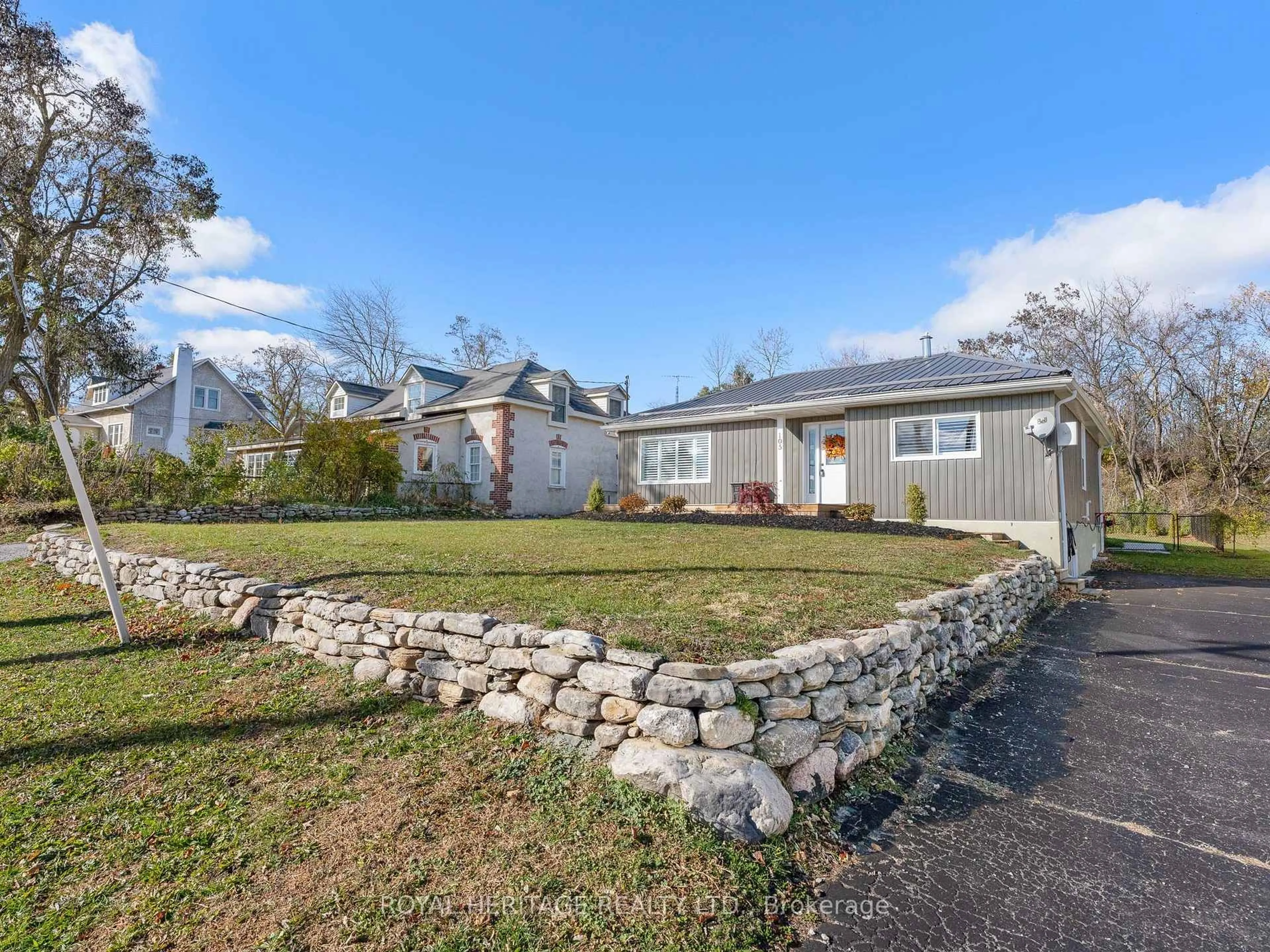 A pic from outside/outdoor area/front of a property/back of a property/a pic from drone, street for 105 Front St, Trent Hills Ontario K0L 1Y0