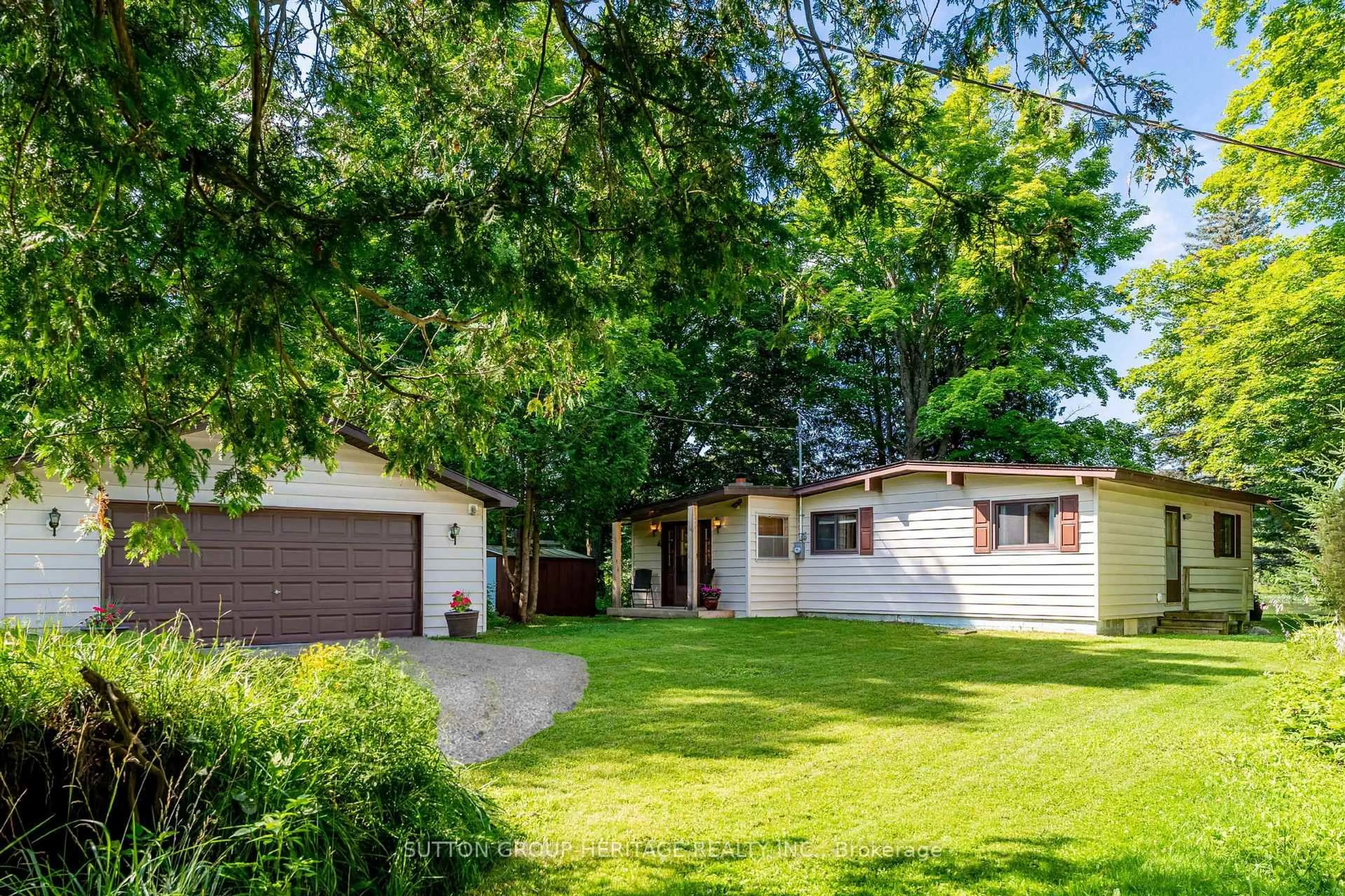 Home with vinyl exterior material, street for 142 Cedar Shores Dr, Trent Hills Ontario K0L 1Z0