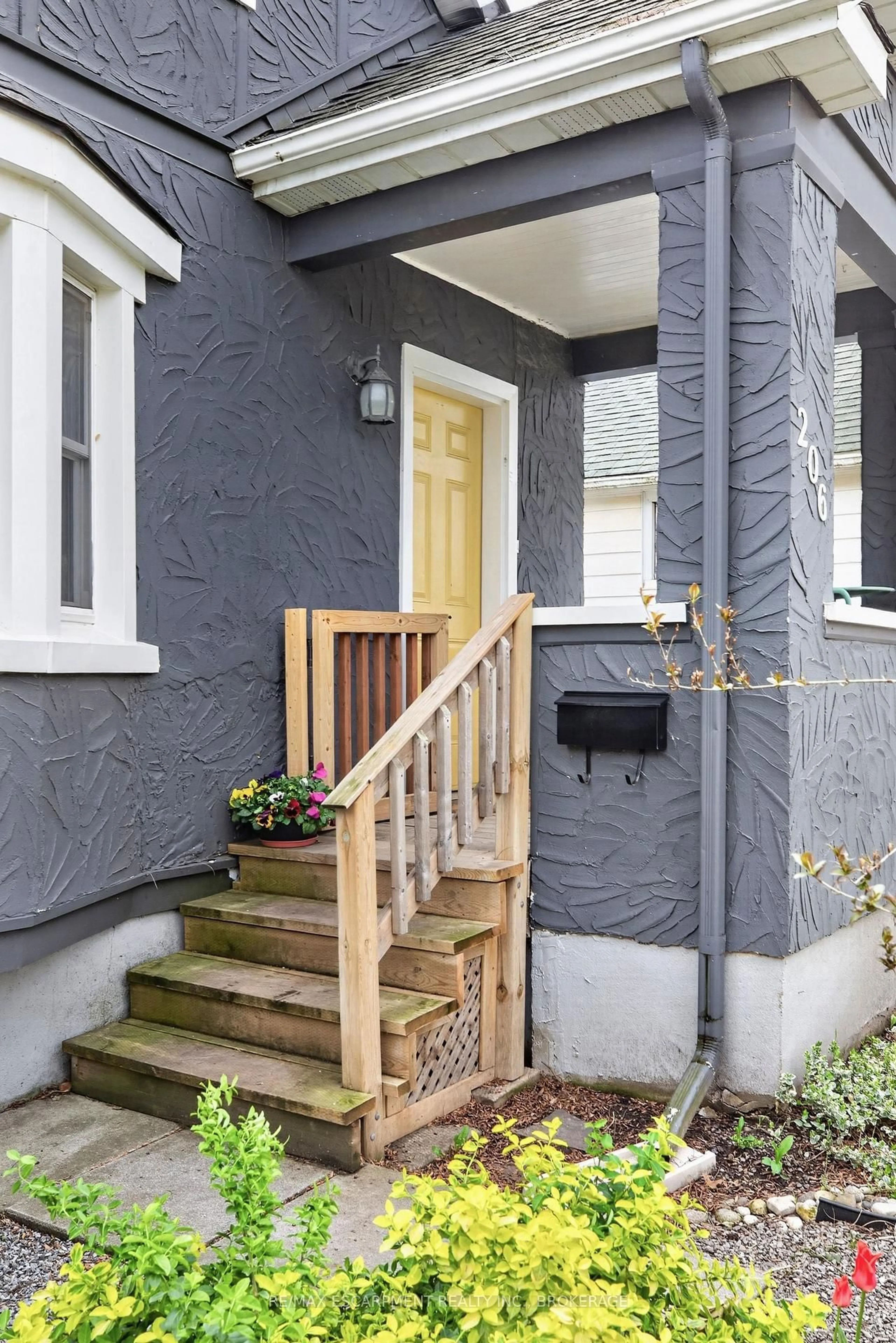 Unknown for 206 York St, St. Catharines Ontario L2R 6G4