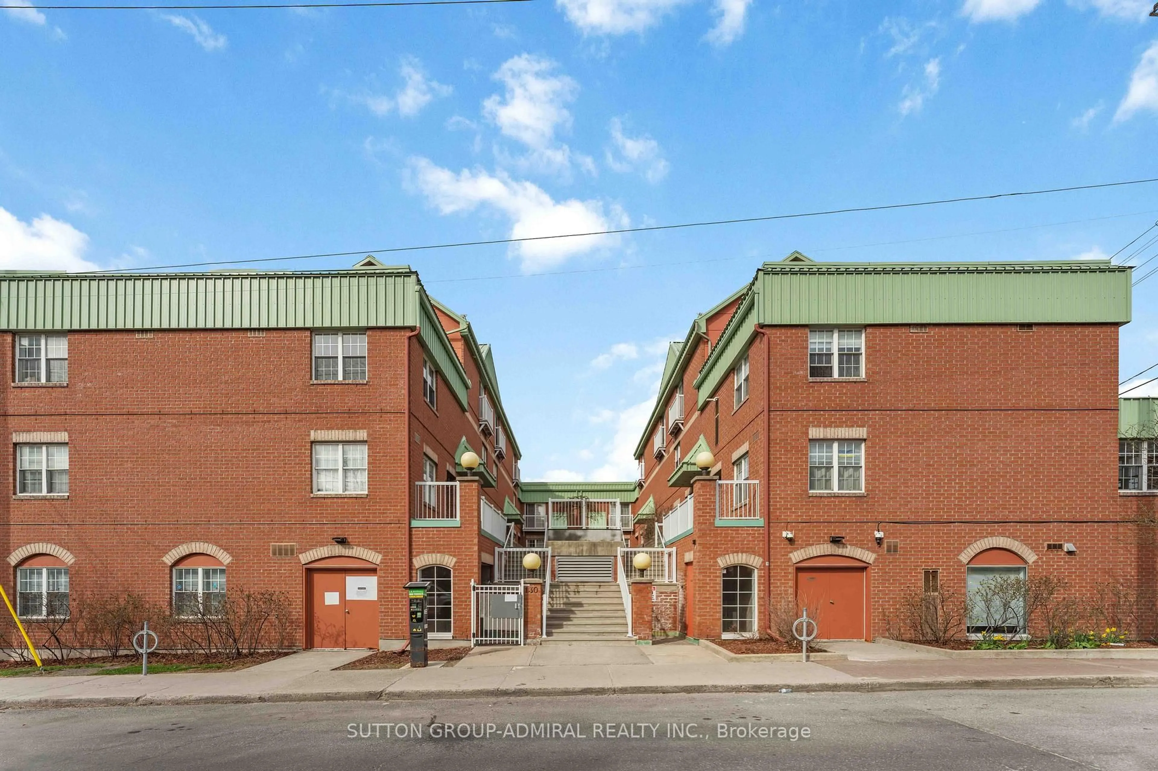 Patio, street for 130 ROCHESTER St #9, Ottawa Ontario K1R 0A3