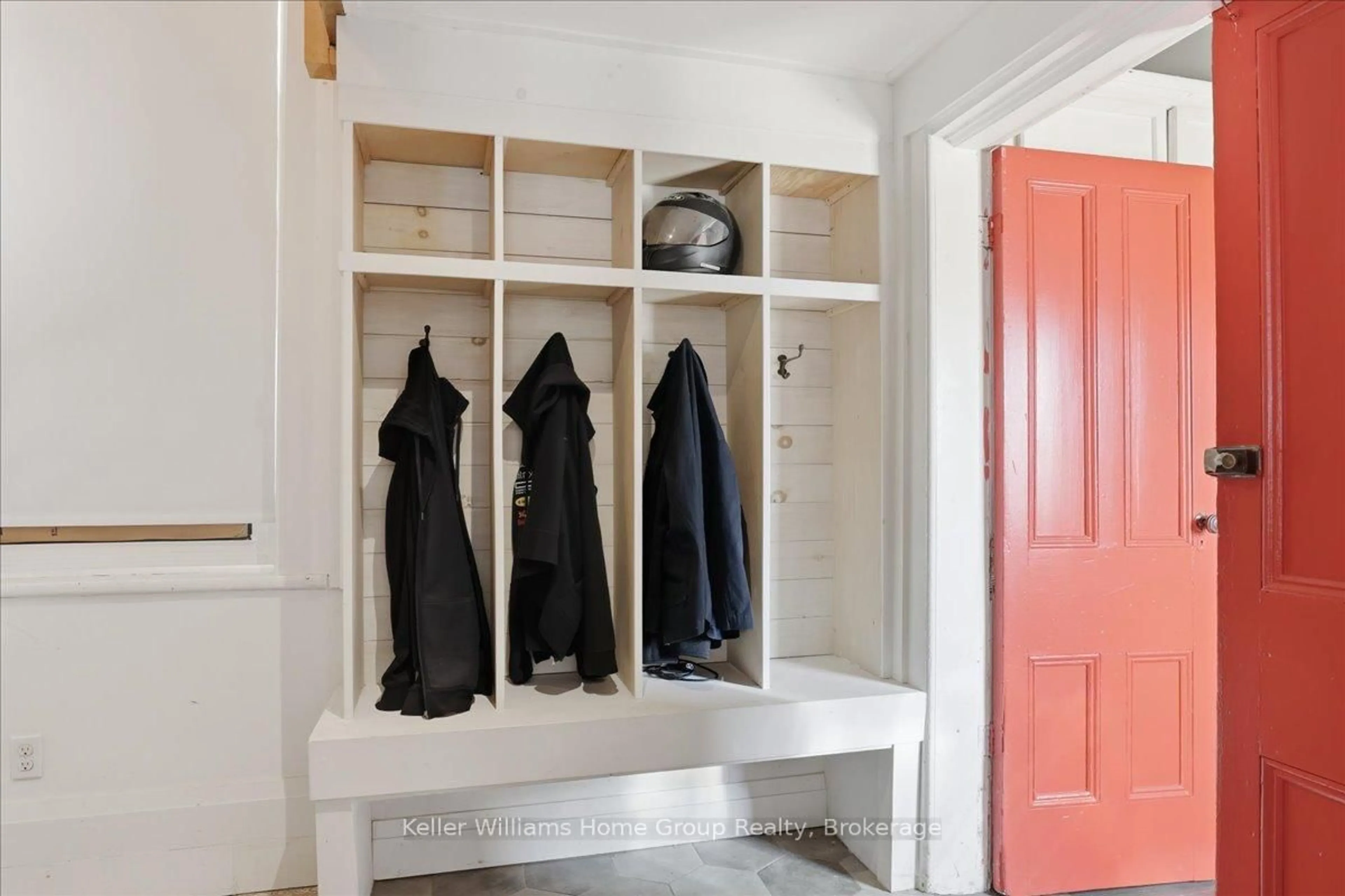 Indoor entryway for 44 2nd Ave, Arran-Elderslie Ontario N0G 1L0