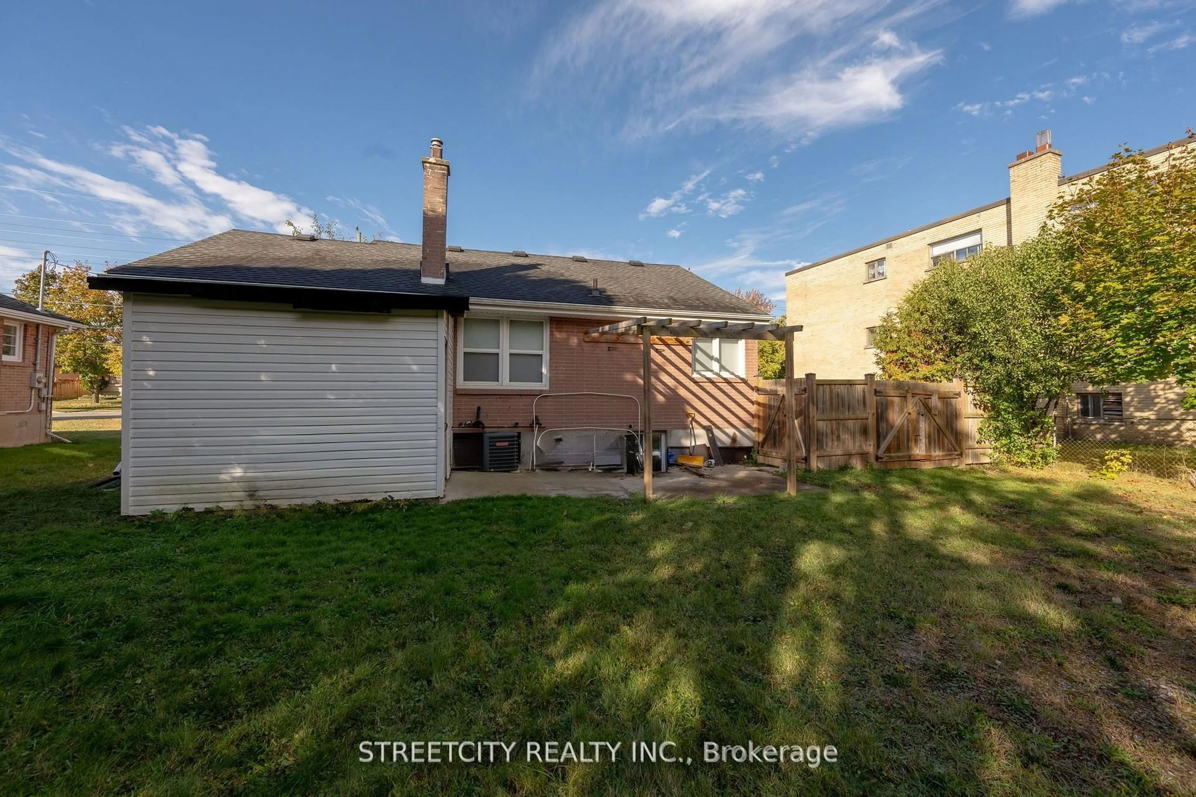 A pic from outside/outdoor area/front of a property/back of a property/a pic from drone, street for 312 Fairview Ave, London South Ontario N6C 4T8