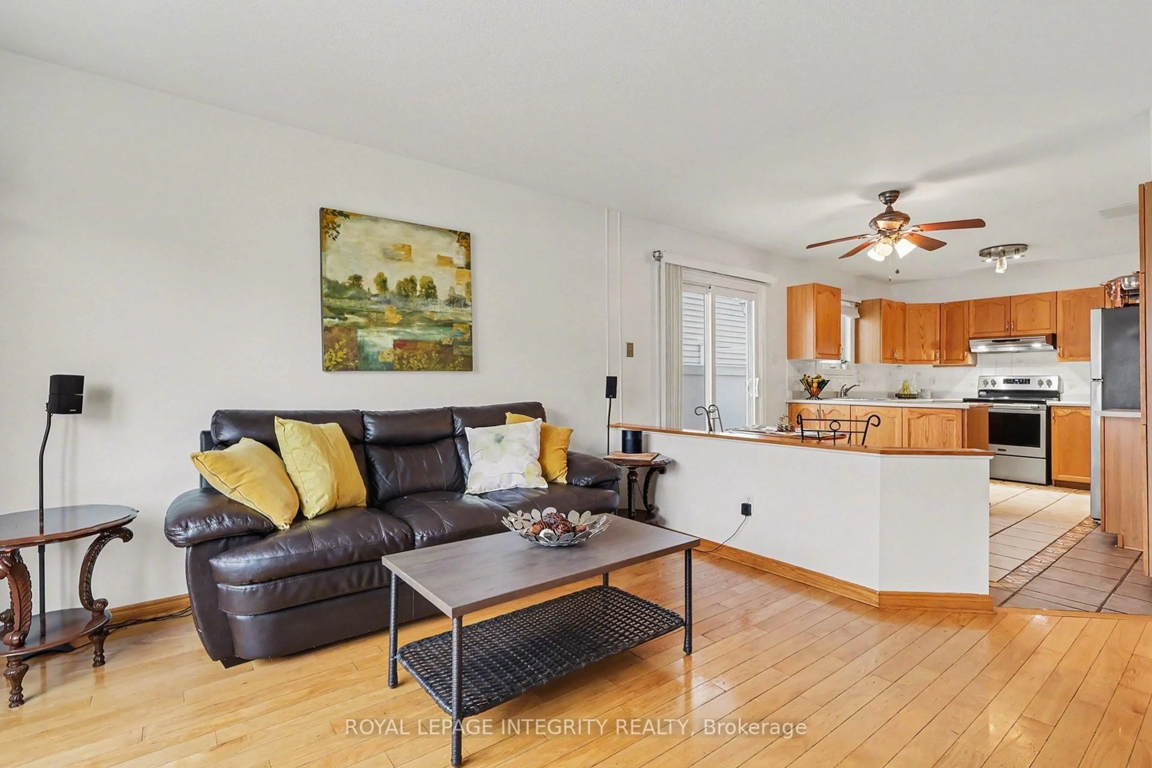 Living room with furniture, wood/laminate floor for 2103 Gardenway Dr, Ottawa Ontario K4A 3K2