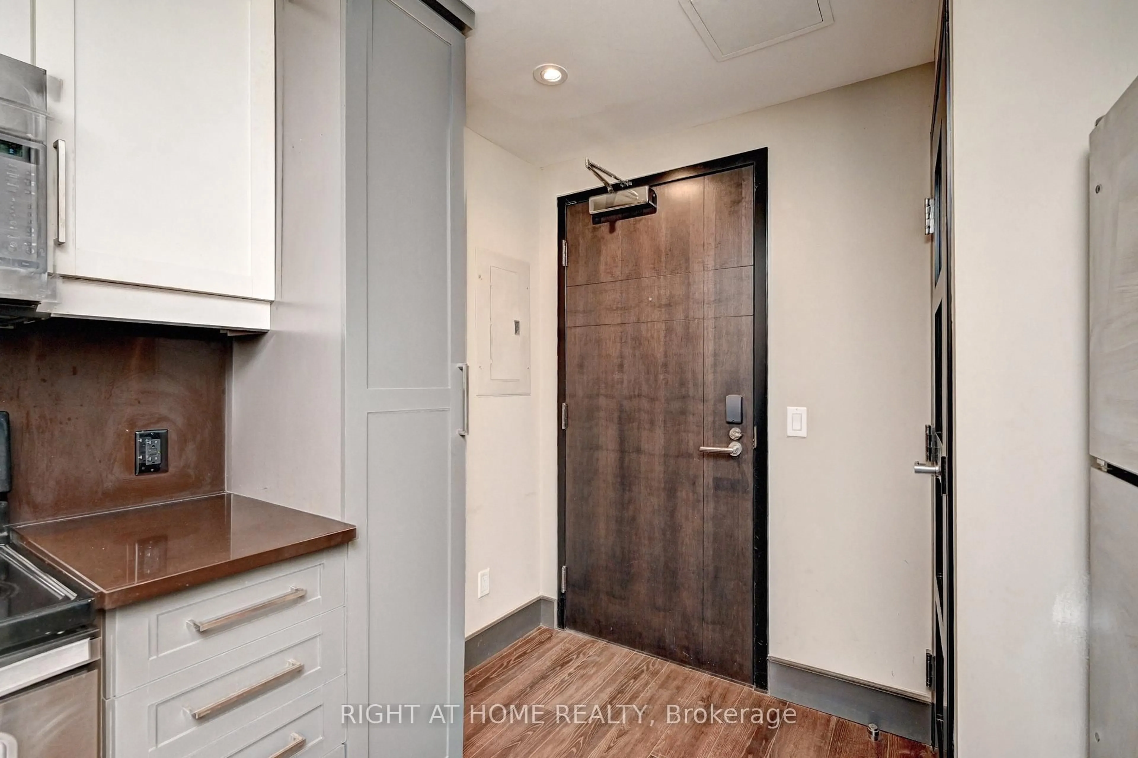 Indoor entryway for 330 Phillip St #N2207, Waterloo Ontario N2L 3W9