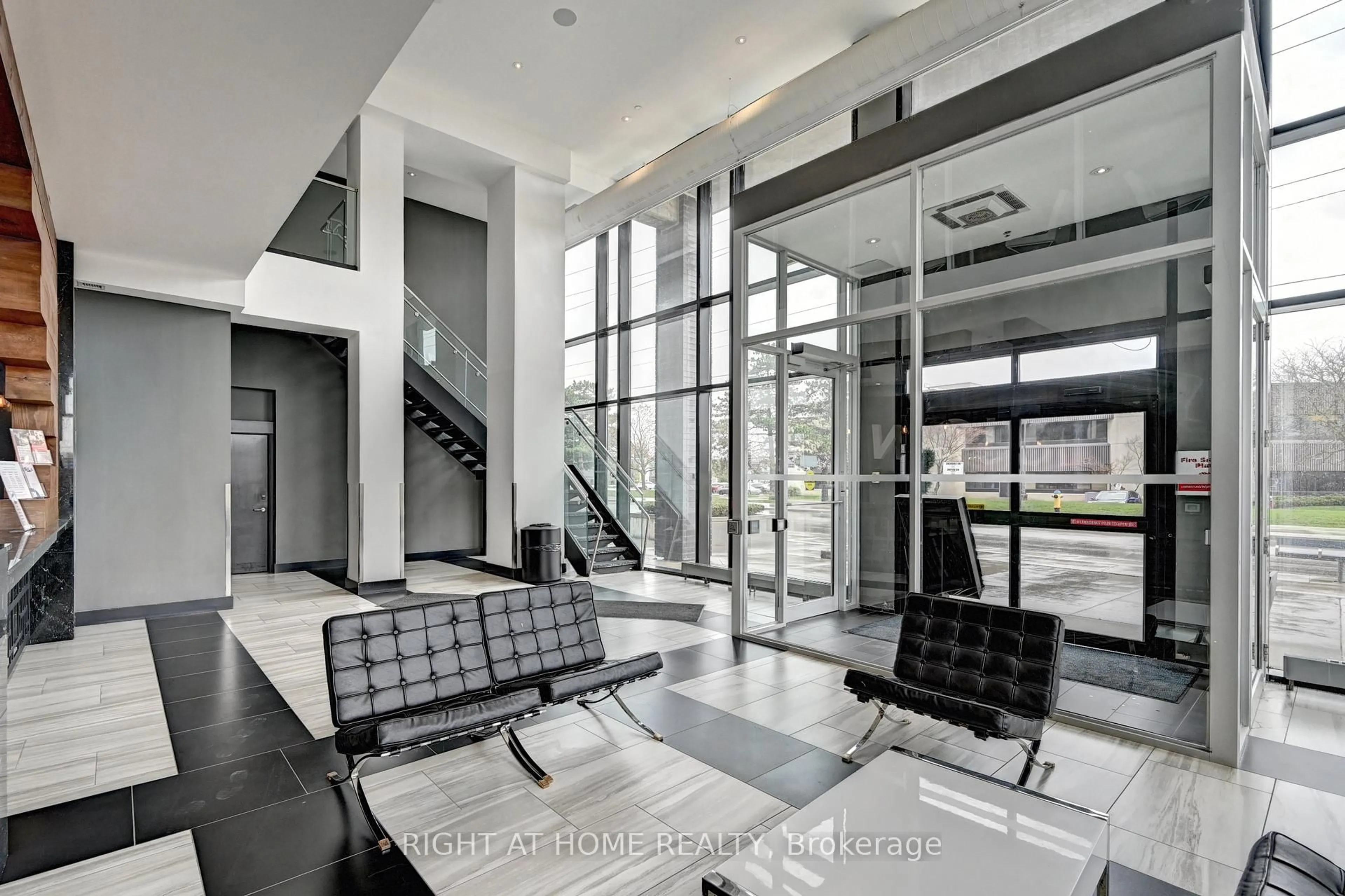 Indoor foyer for 330 Phillip St #N2207, Waterloo Ontario N2L 3W9