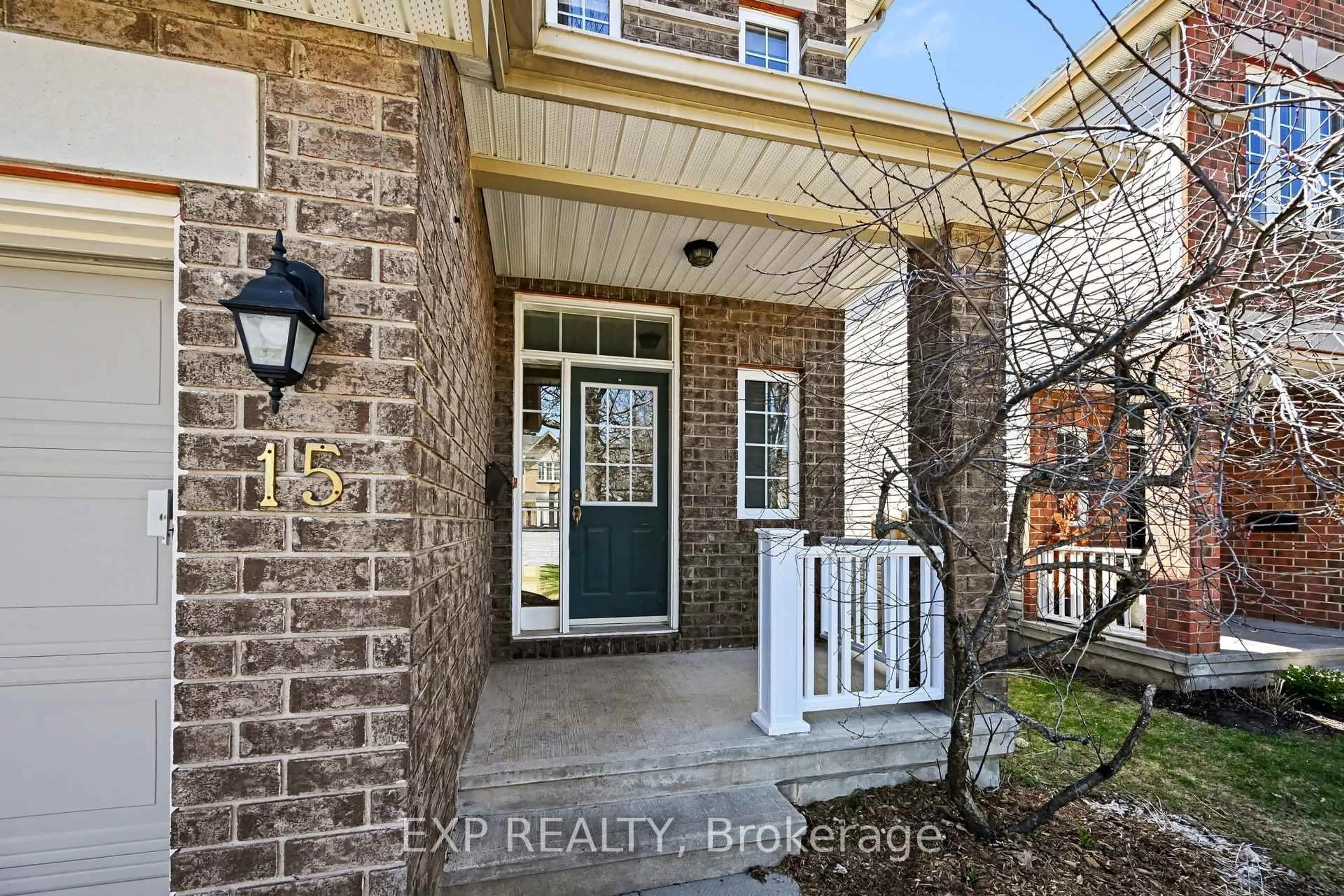 Indoor entryway for 15 Cedar Valley Dr, Ottawa Ontario K2M 2Y5