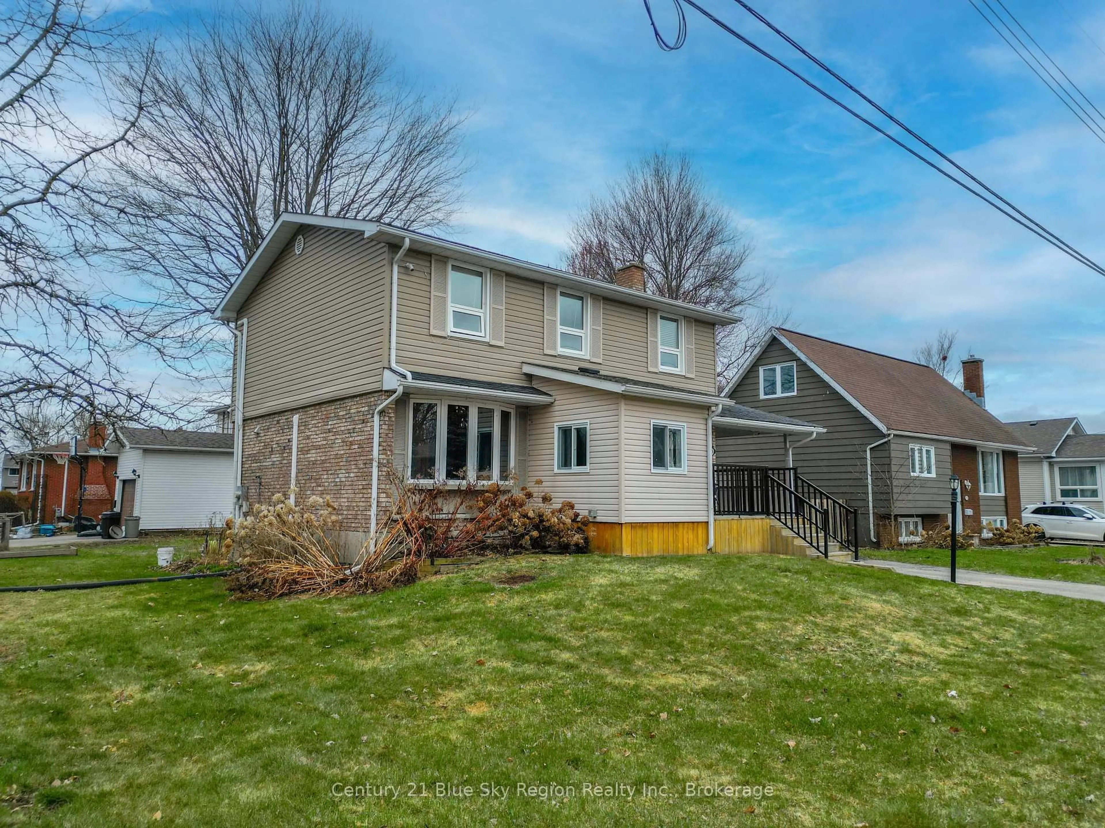 A pic from outside/outdoor area/front of a property/back of a property/a pic from drone, water/lake/river/ocean view for 25 Rowe Ave, North Bay Ontario P1A 1W8