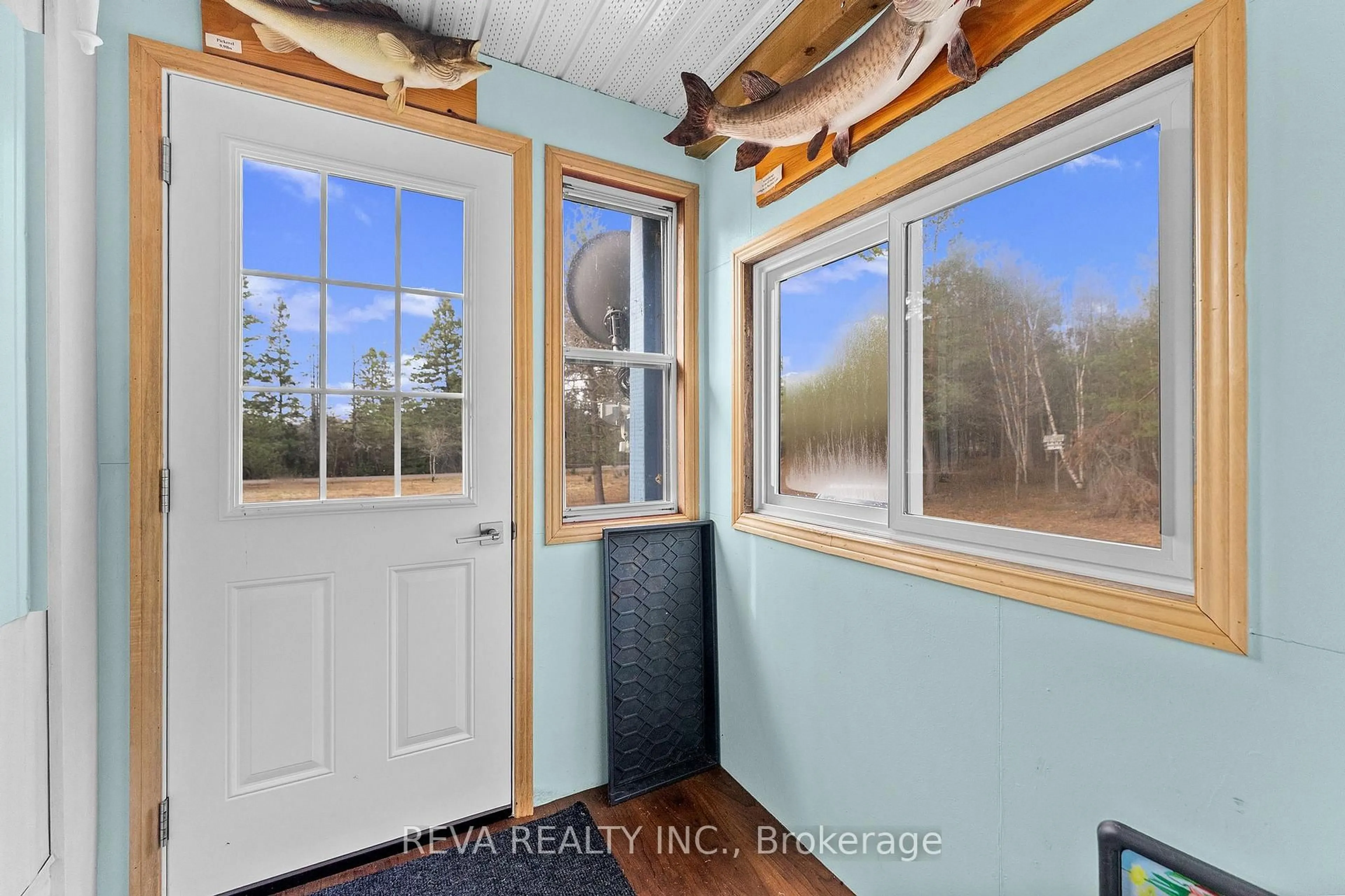 Indoor entryway for 15 Center Rd, Maynooth Ontario K0L 2K0