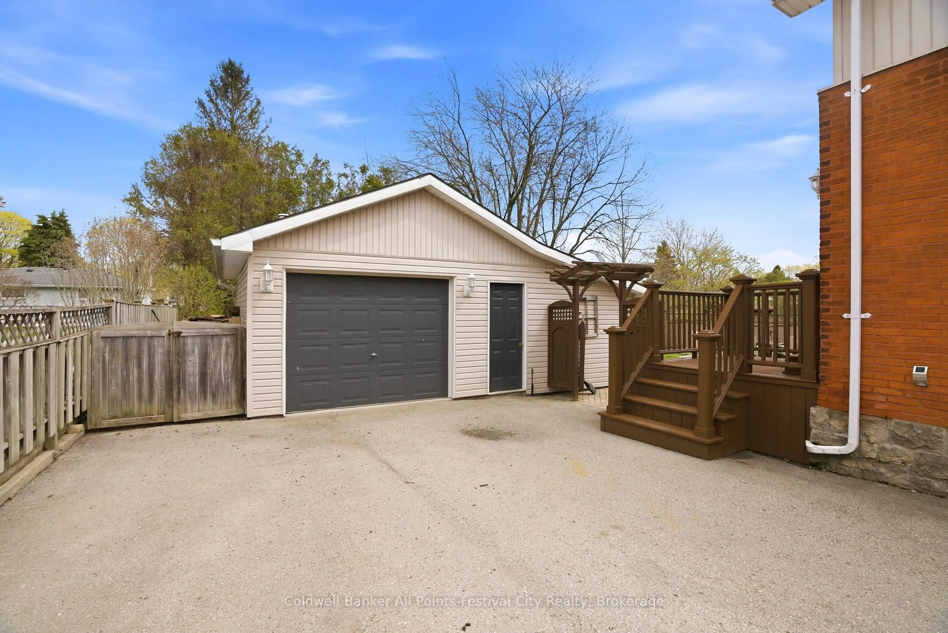 Unknown for 213 Warren St, Goderich Ontario N7A 3W7
