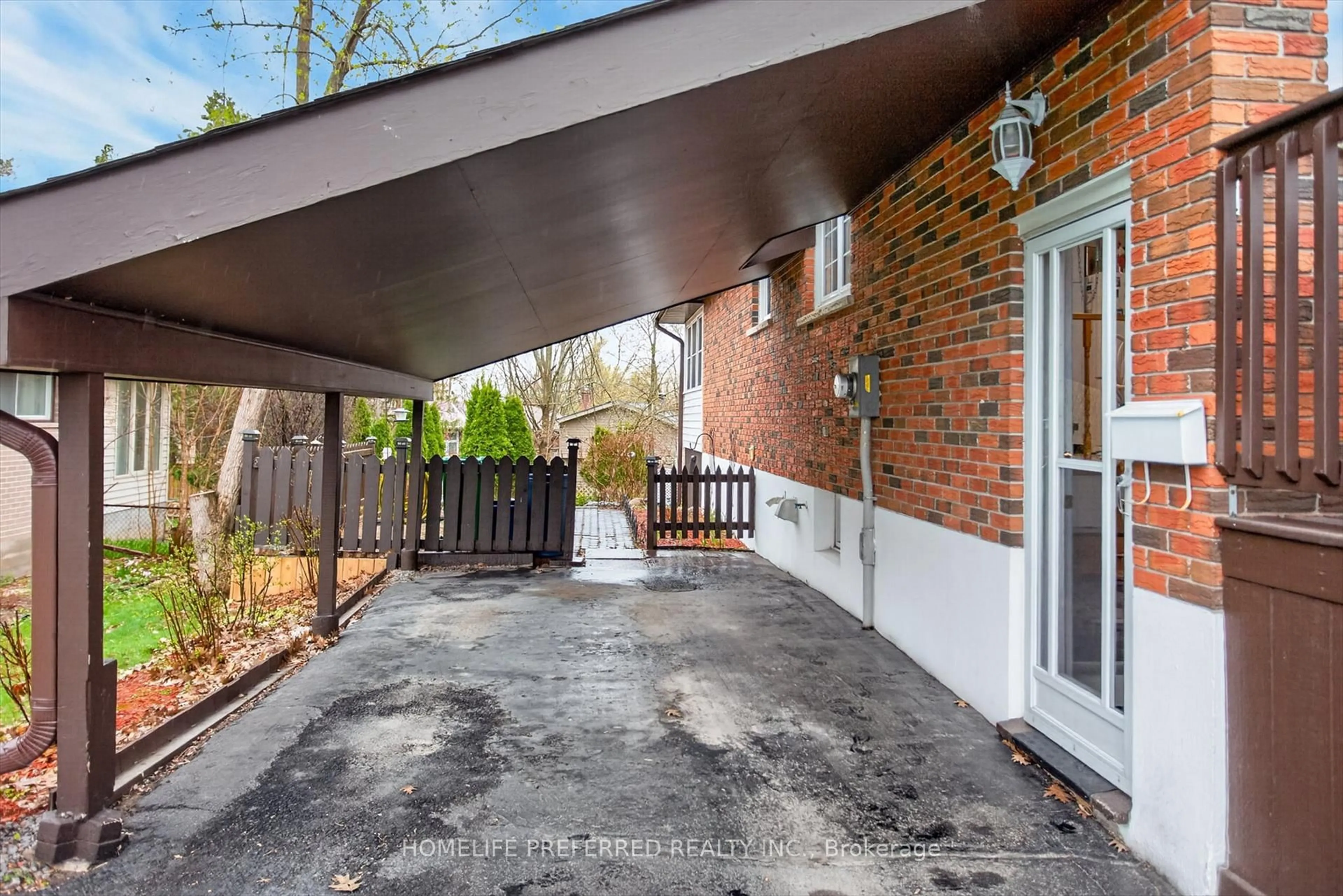 Patio, street for 893 Cumberland Ave, Peterborough Ontario K9H 7B3