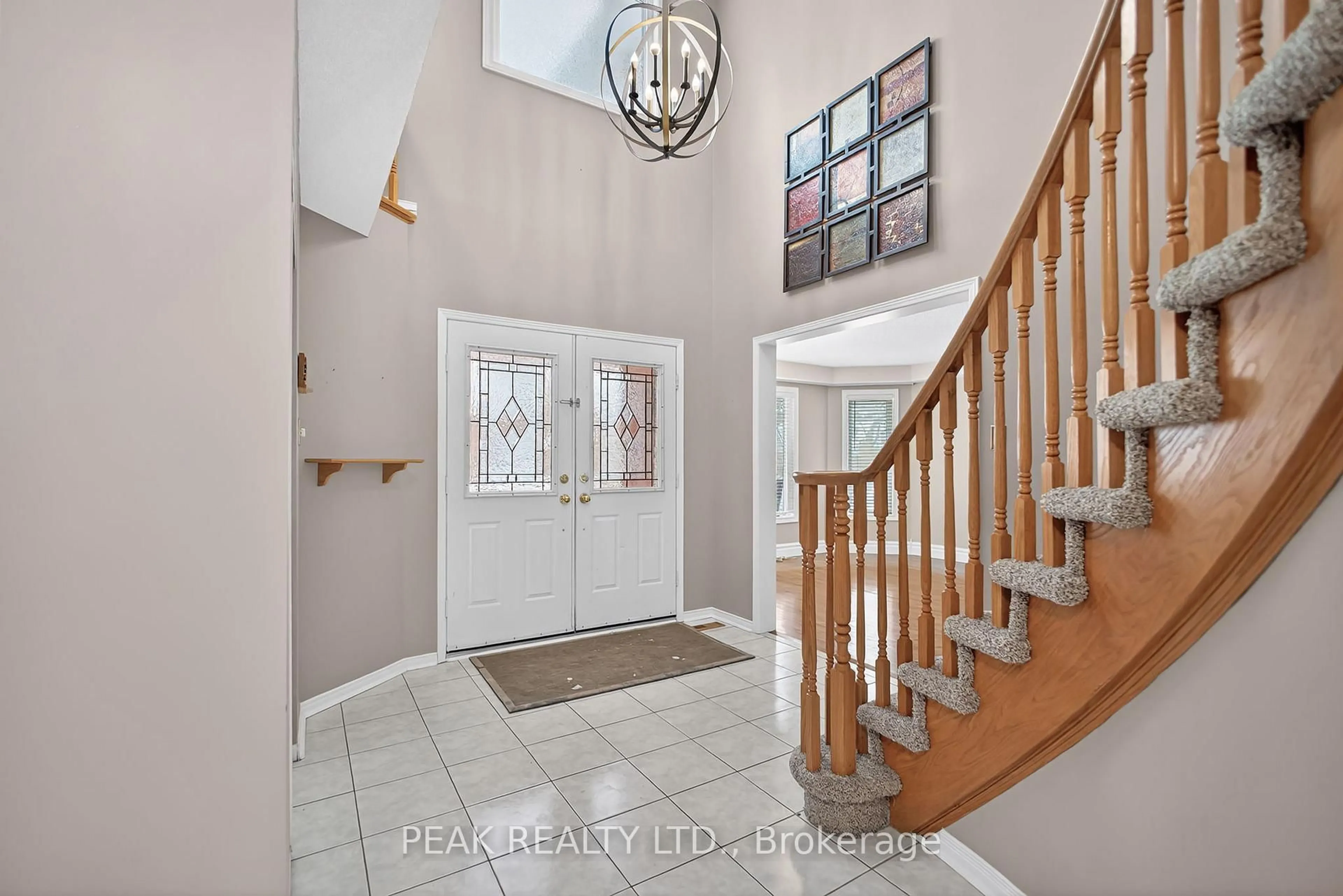 Indoor entryway for 223 Glenvalley Dr, Cambridge Ontario N1T 1R3