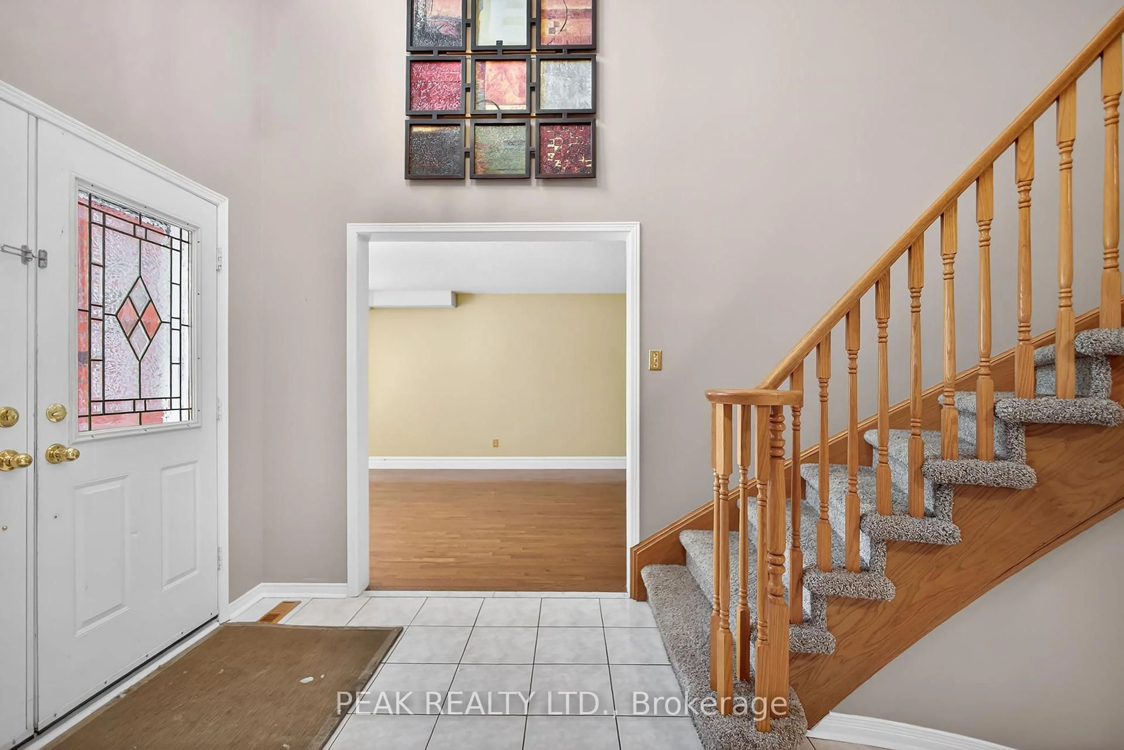 Indoor entryway for 223 Glenvalley Dr, Cambridge Ontario N1T 1R3