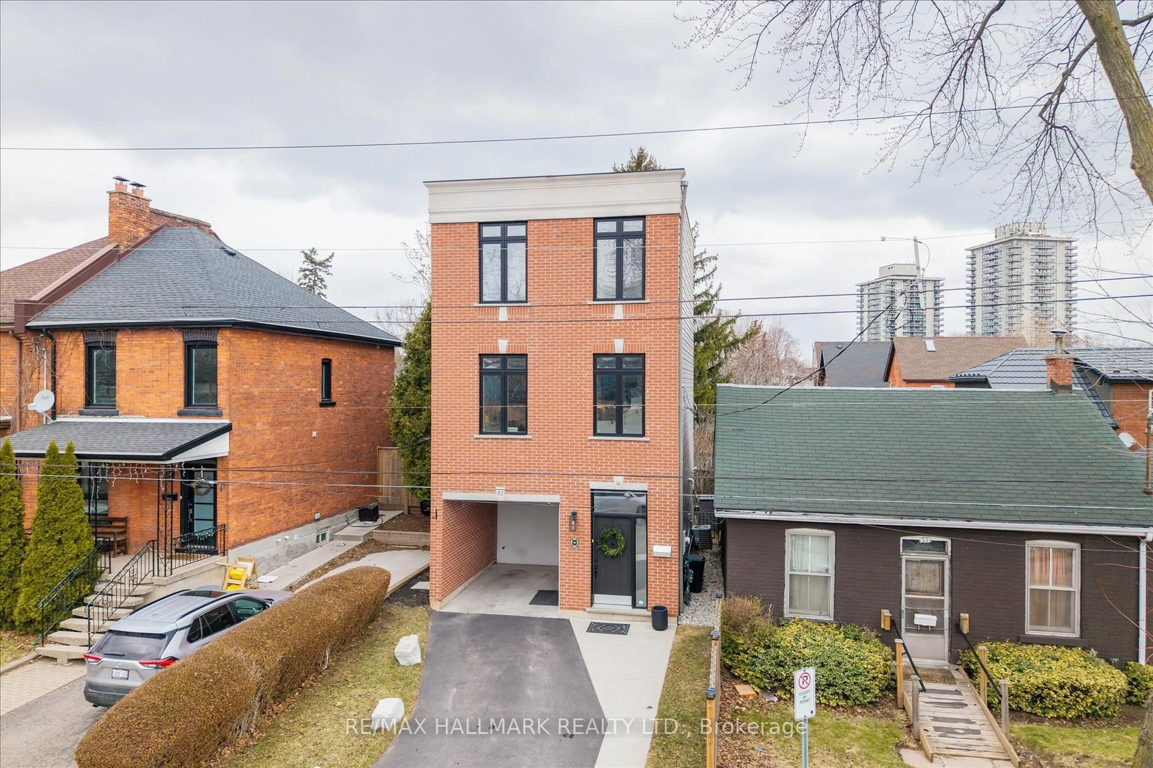 A pic from outside/outdoor area/front of a property/back of a property/a pic from drone, street for 53 Wood St, Hamilton Ontario L8L 3Y2