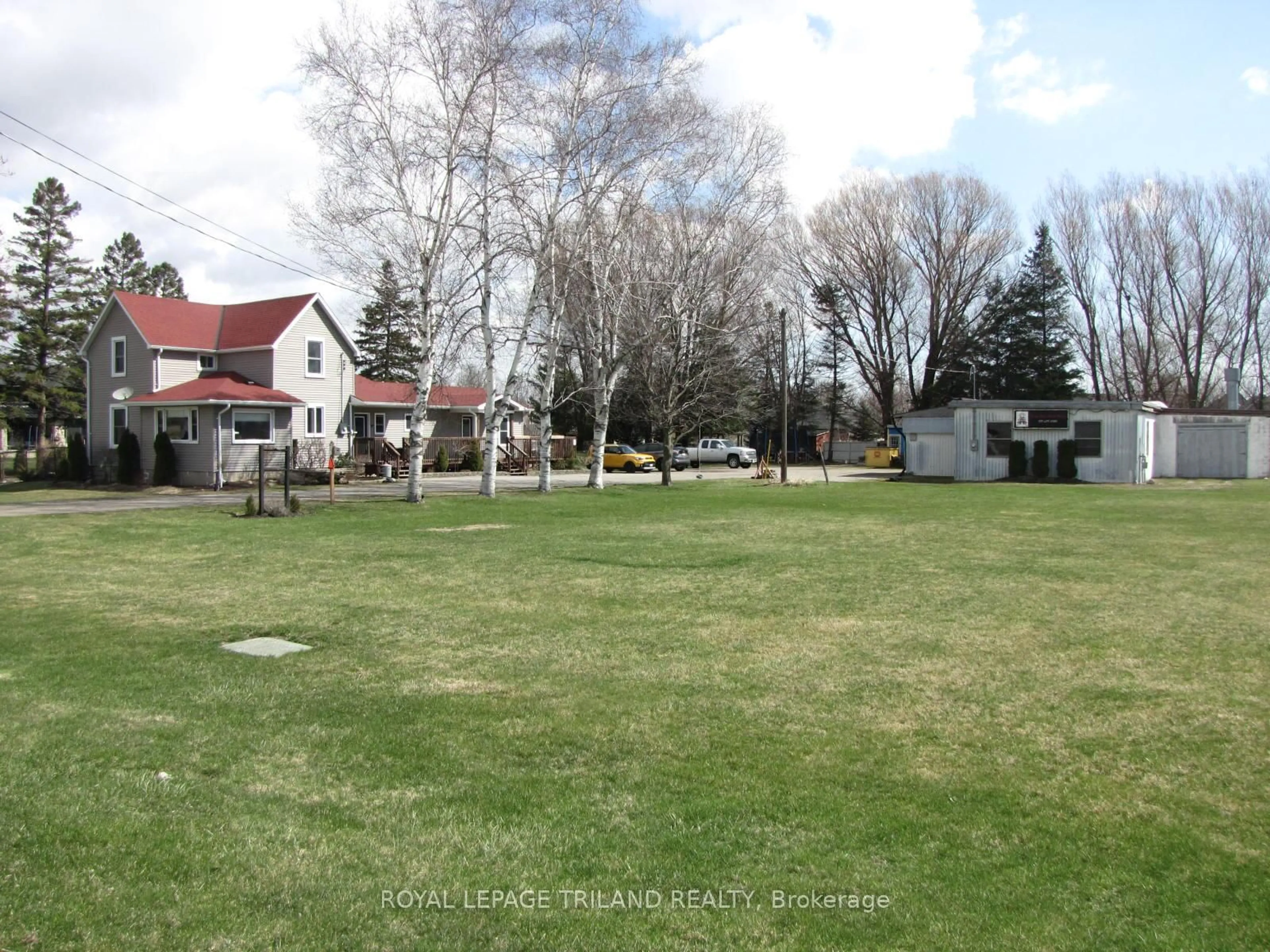 A pic from outside/outdoor area/front of a property/back of a property/a pic from drone, unknown for 9664 Belmont Rd, Central Elgin Ontario N5P 3S7