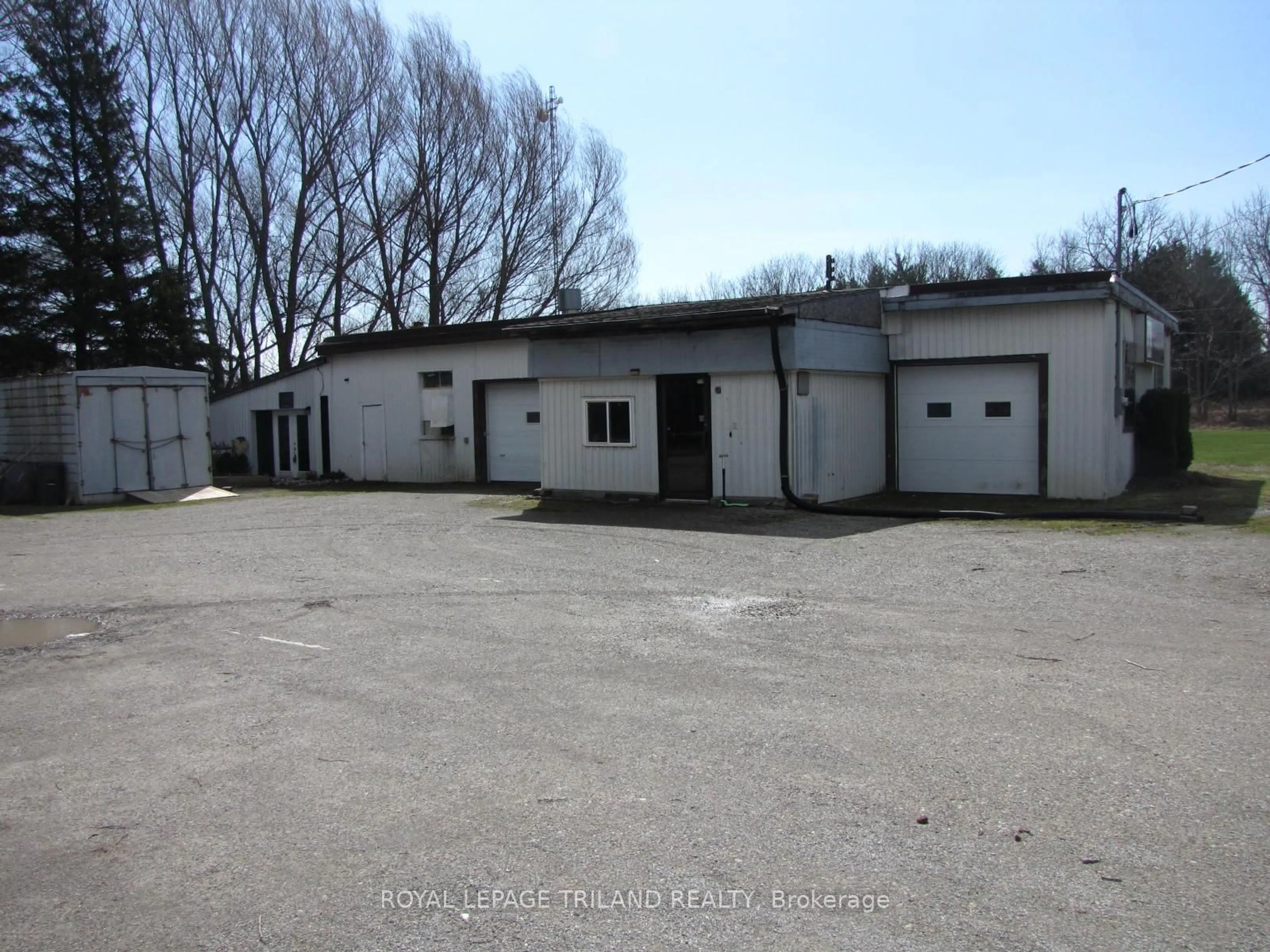 A pic from outside/outdoor area/front of a property/back of a property/a pic from drone, building for 9664 Belmont Rd, Central Elgin Ontario N5P 3S7