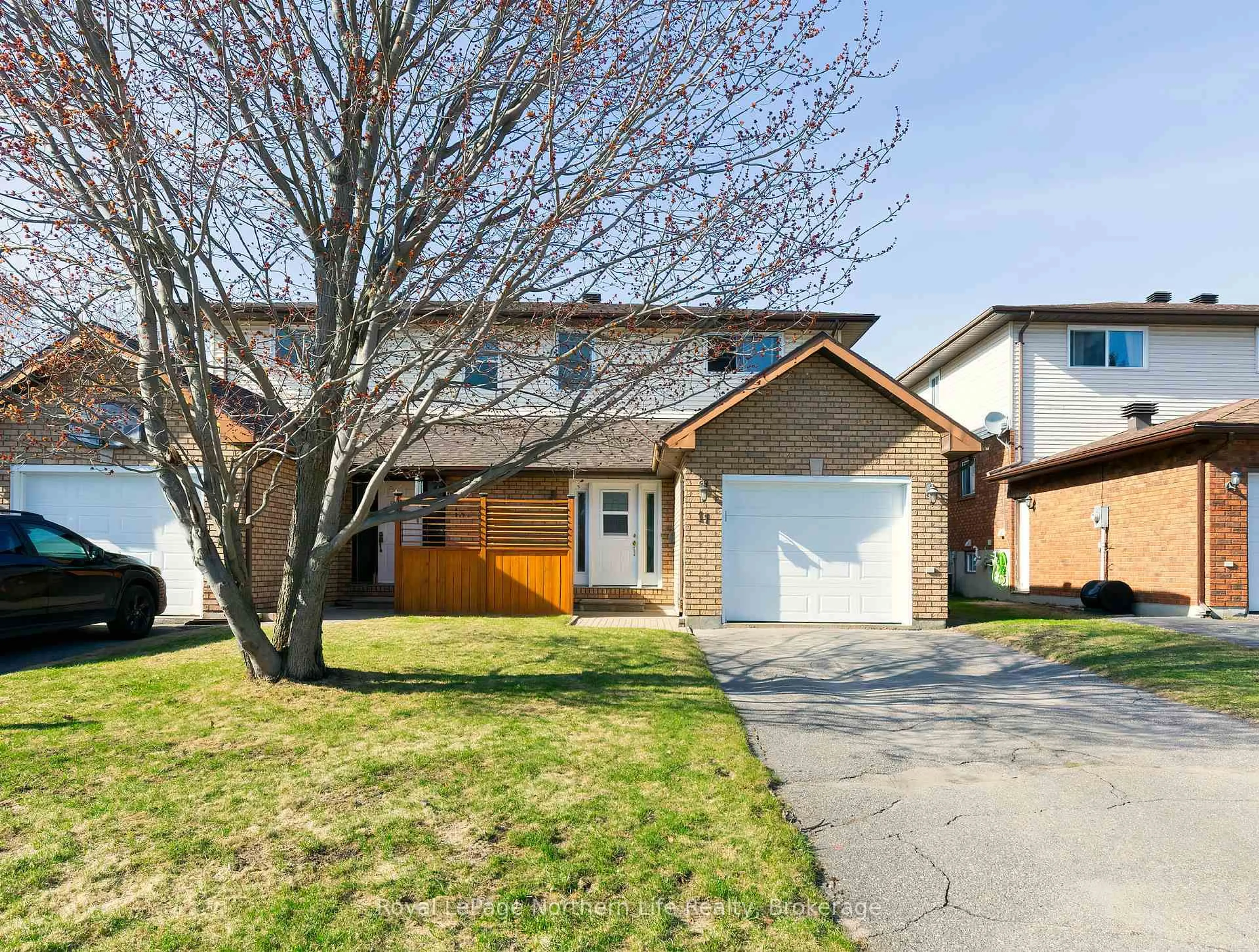 Unknown for 11 PAUL St, North Bay Ontario P1B 9L8