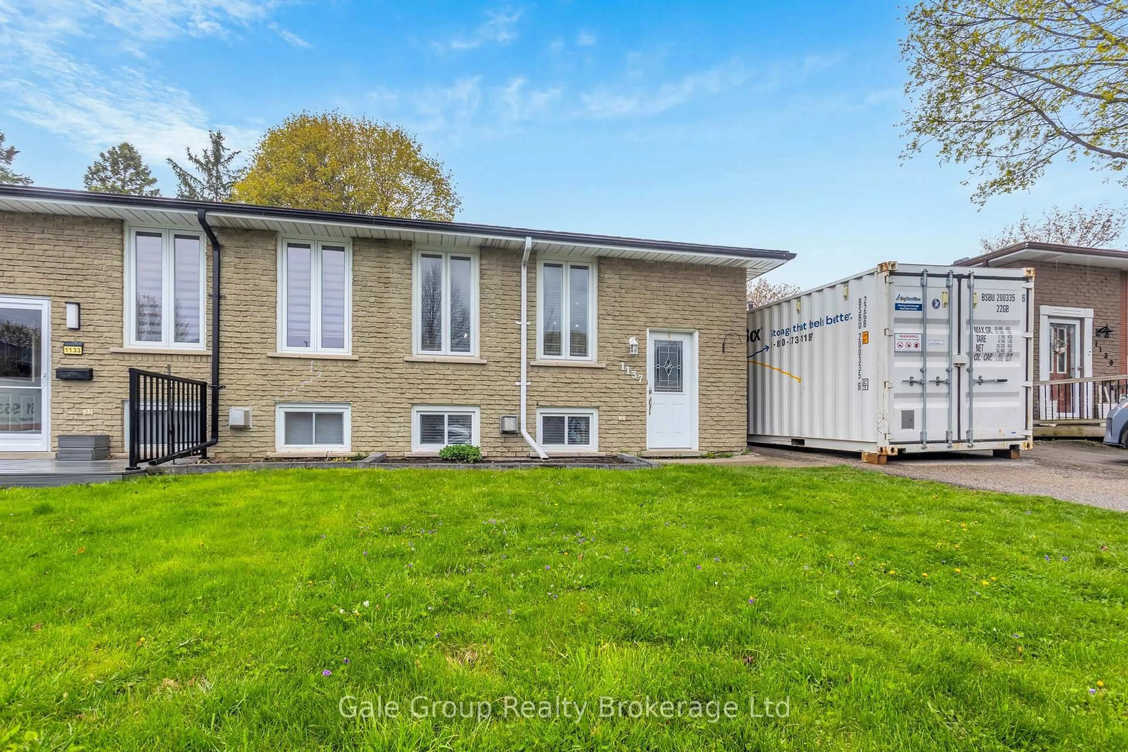 A pic from outside/outdoor area/front of a property/back of a property/a pic from drone, street for 1137 Pearson Dr, Woodstock Ontario N4S 8J4