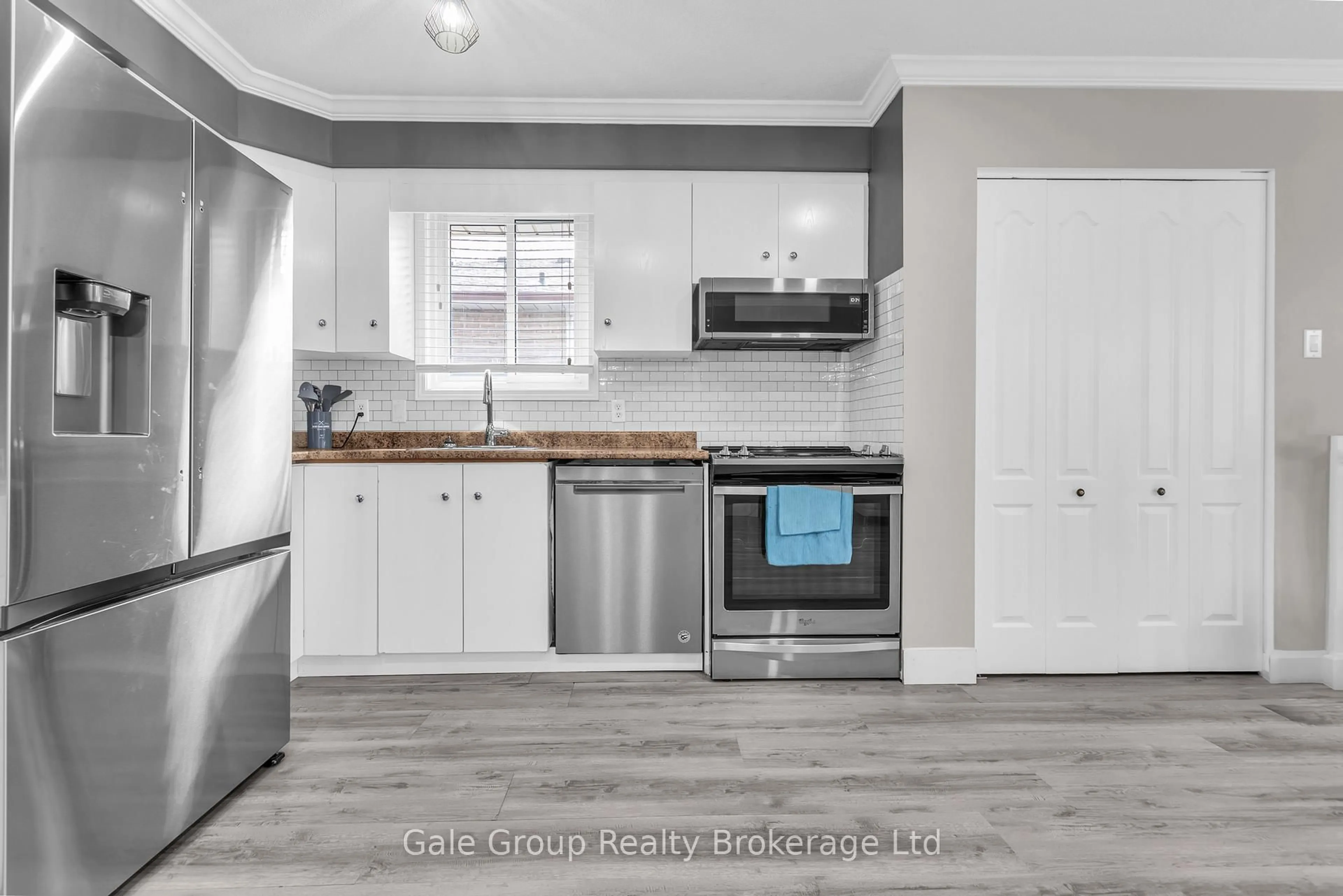 Open concept kitchen, unknown for 1137 Pearson Dr, Woodstock Ontario N4S 8J4