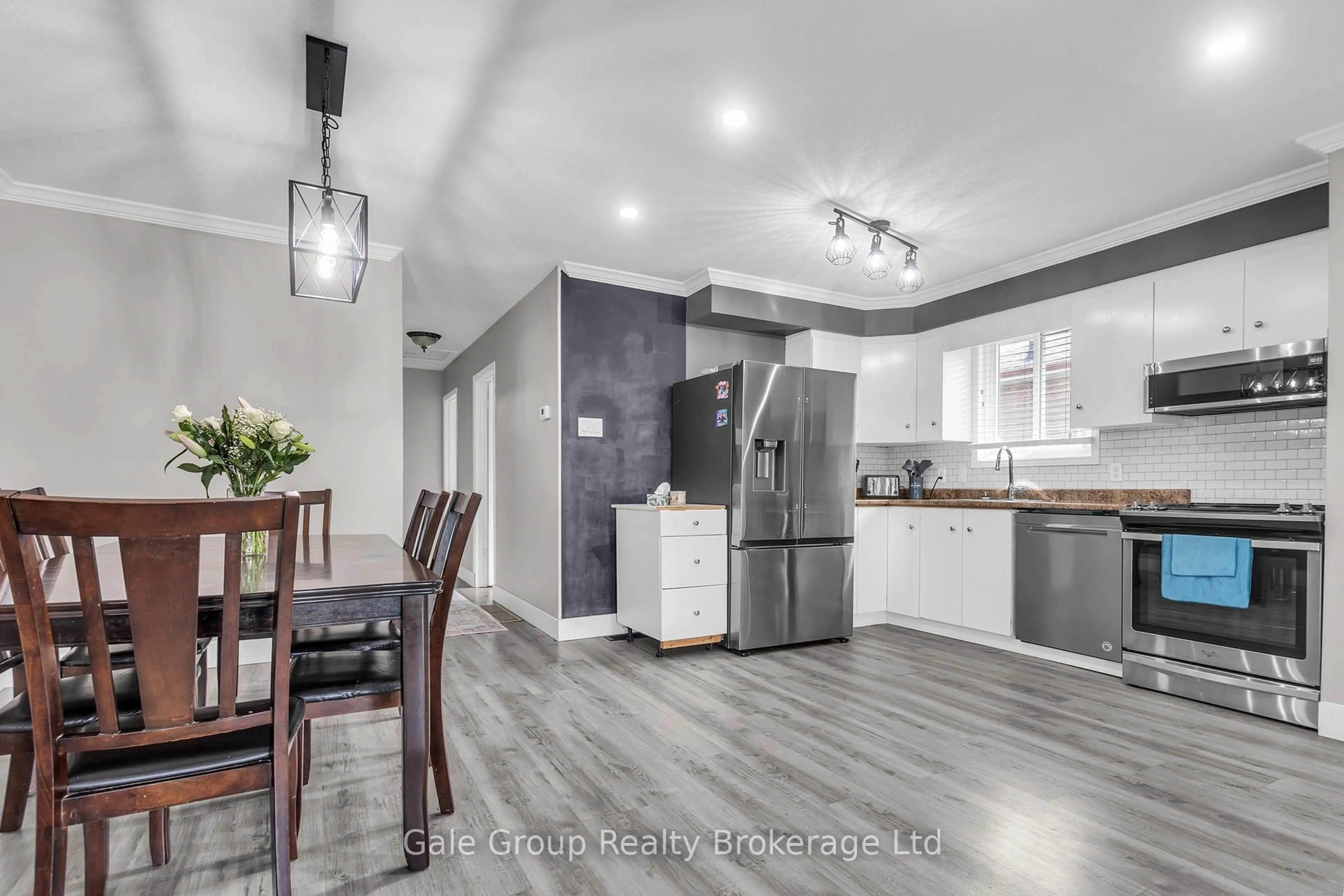 Open concept kitchen, unknown for 1137 Pearson Dr, Woodstock Ontario N4S 8J4