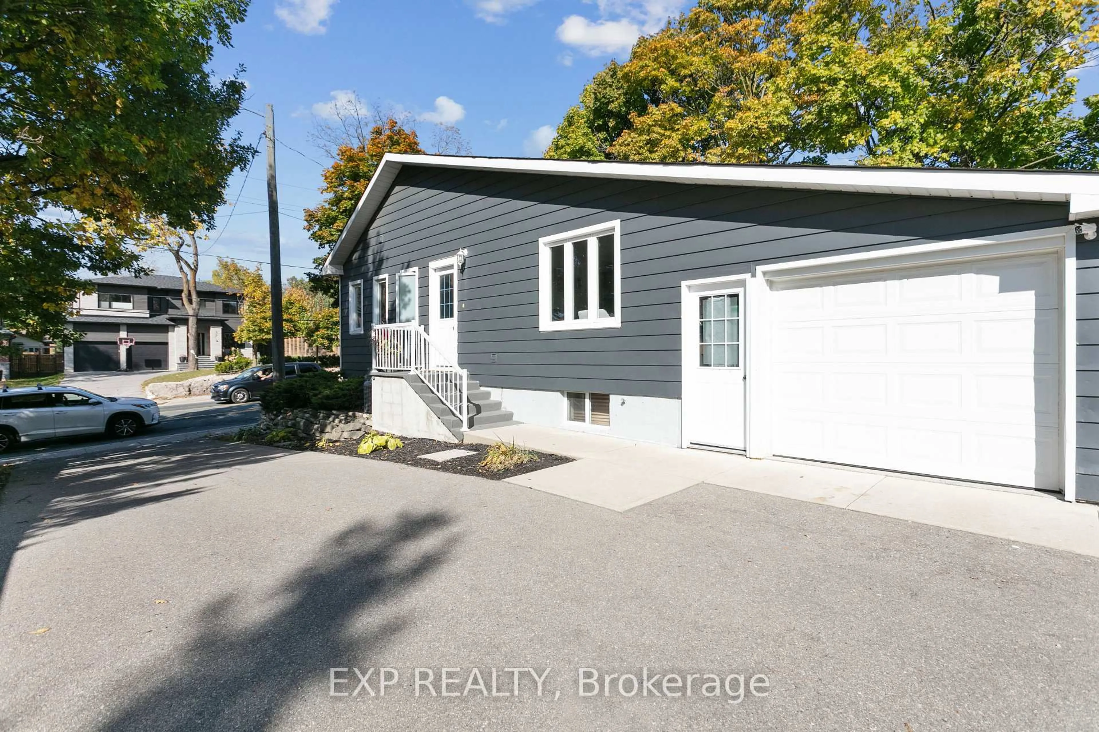 A pic from outside/outdoor area/front of a property/back of a property/a pic from drone, street for 366 Dundas St, Hamilton Ontario L0R 2H0