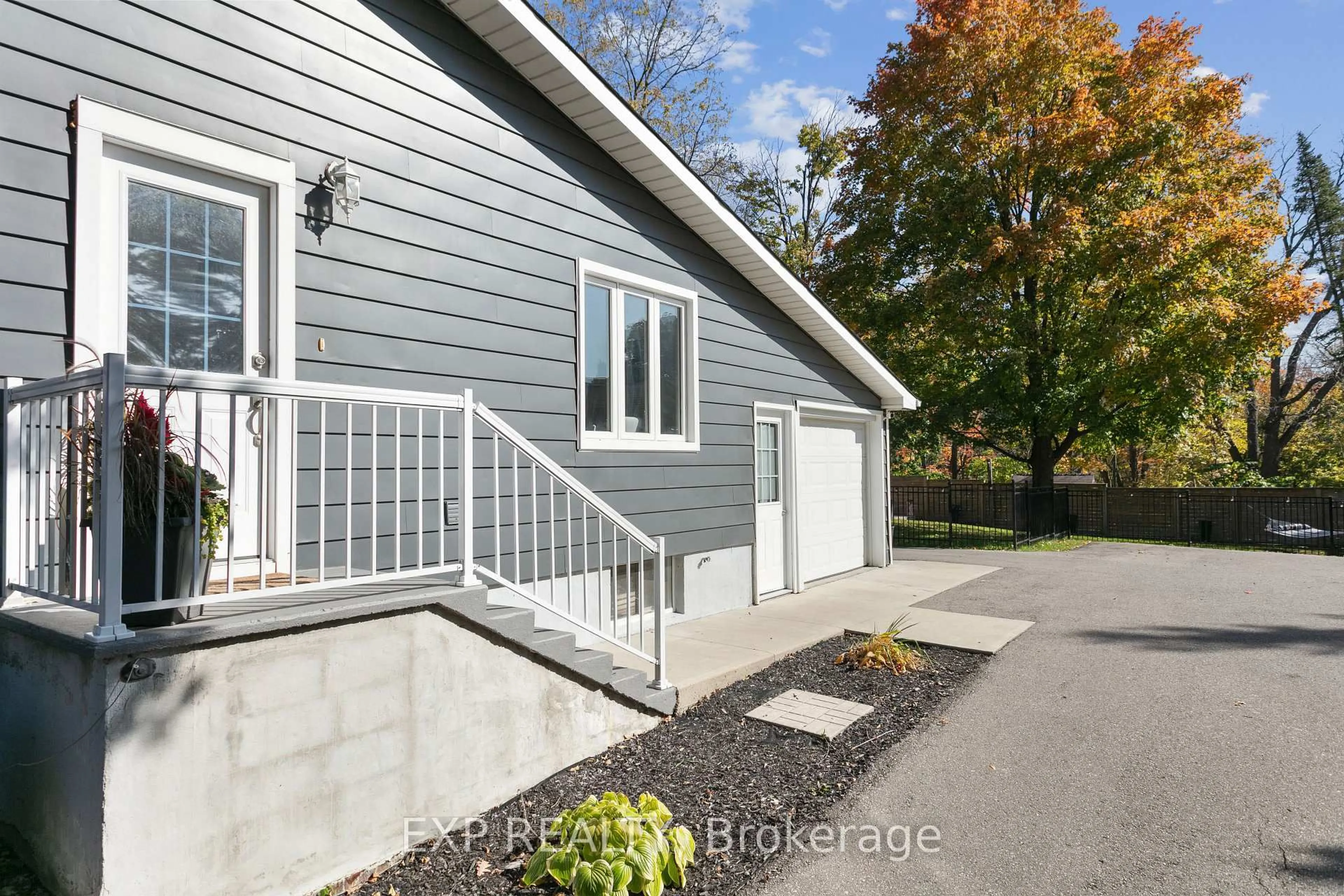 Unknown for 366 Dundas St, Hamilton Ontario L0R 2H0