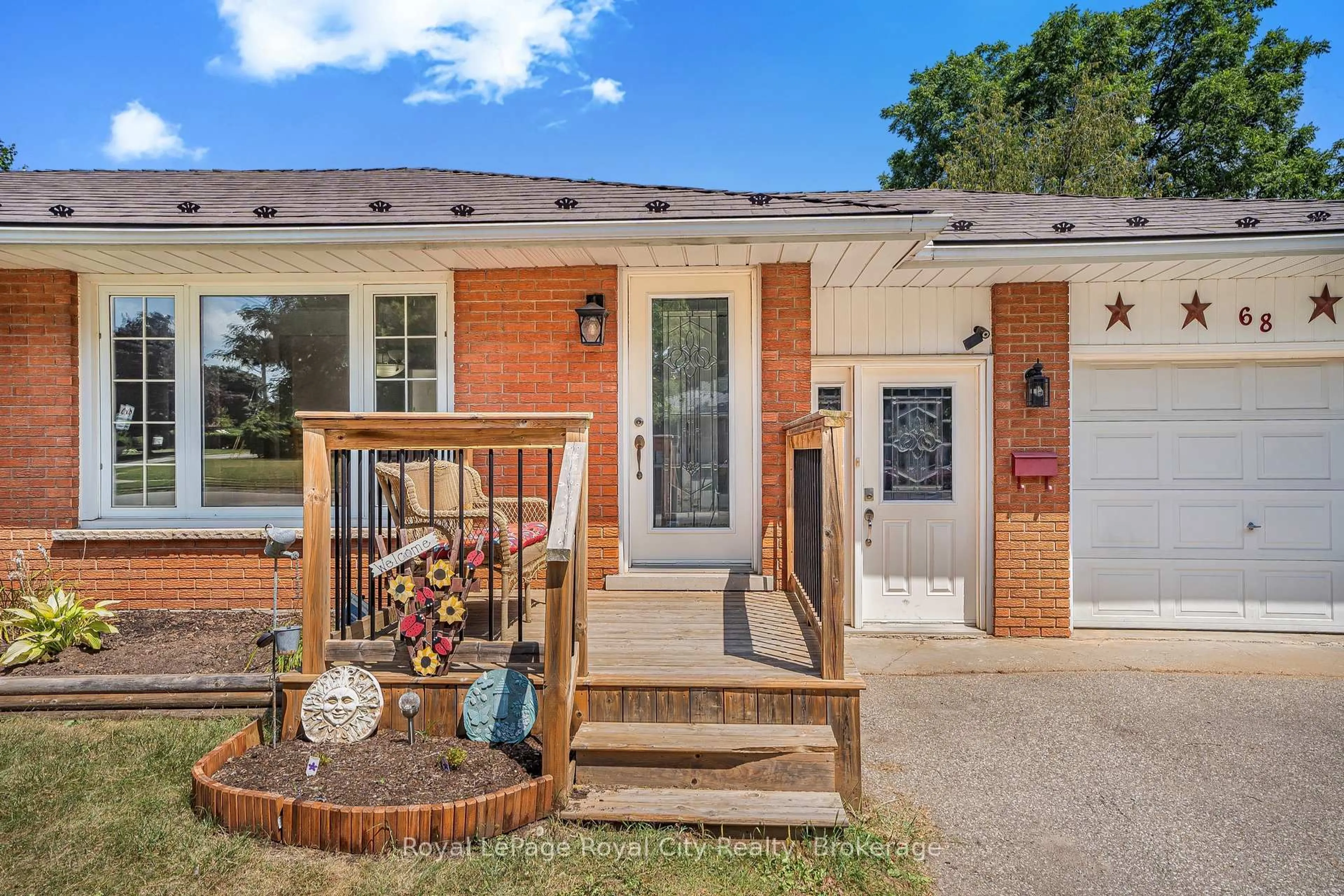 Home with brick exterior material, unknown for 68 Sunset Blvd, Cambridge Ontario N1S 1A7