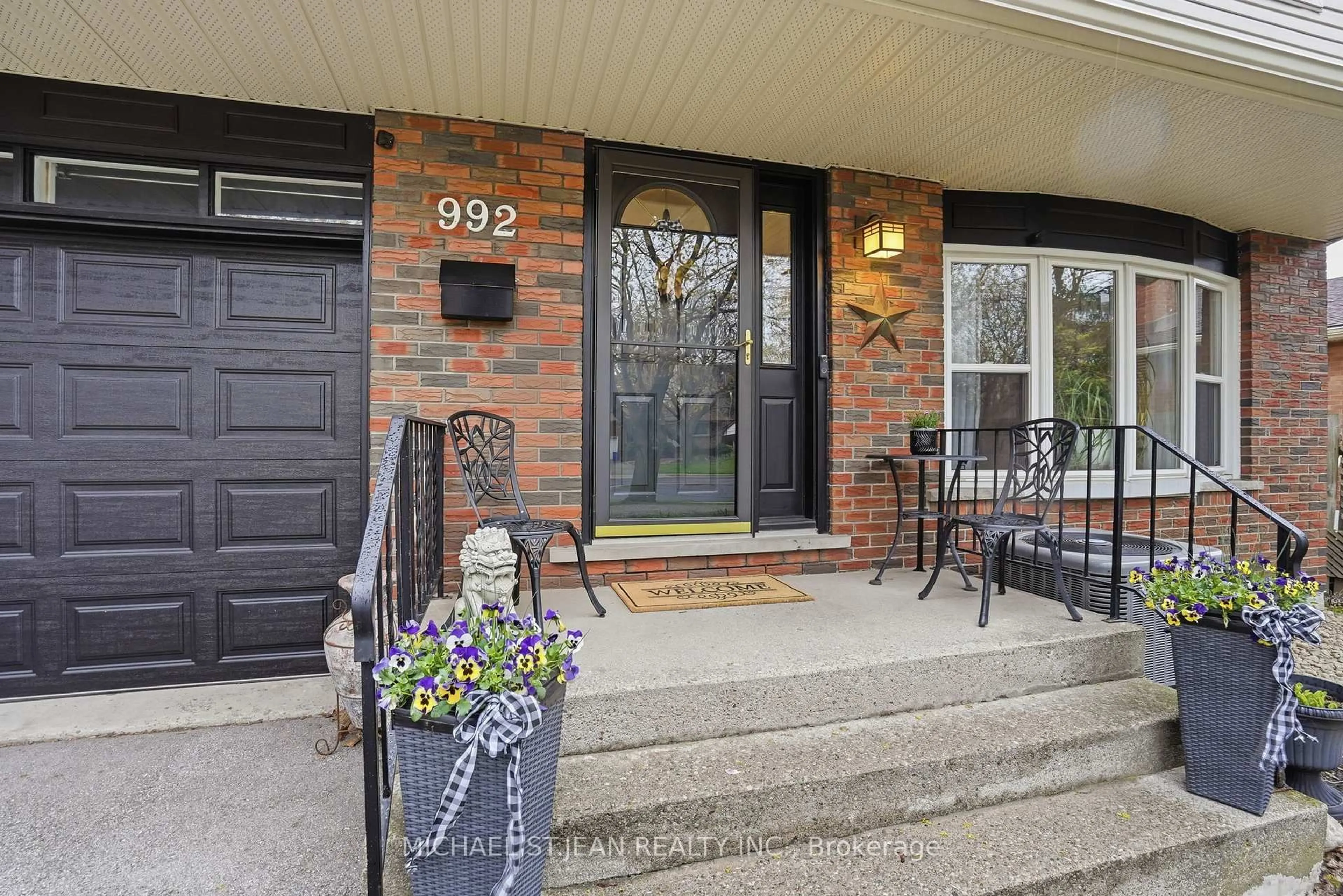 Unknown for 992 Garth St, Hamilton Ontario L9C 4L6