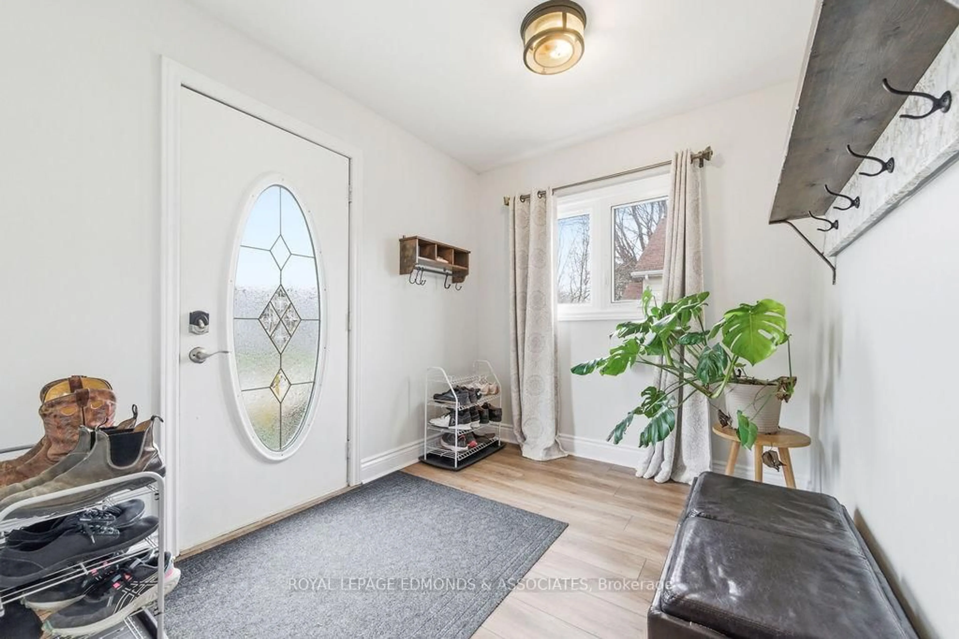 Indoor entryway for 13 Church St, Chalk River Ontario K0J 1J0