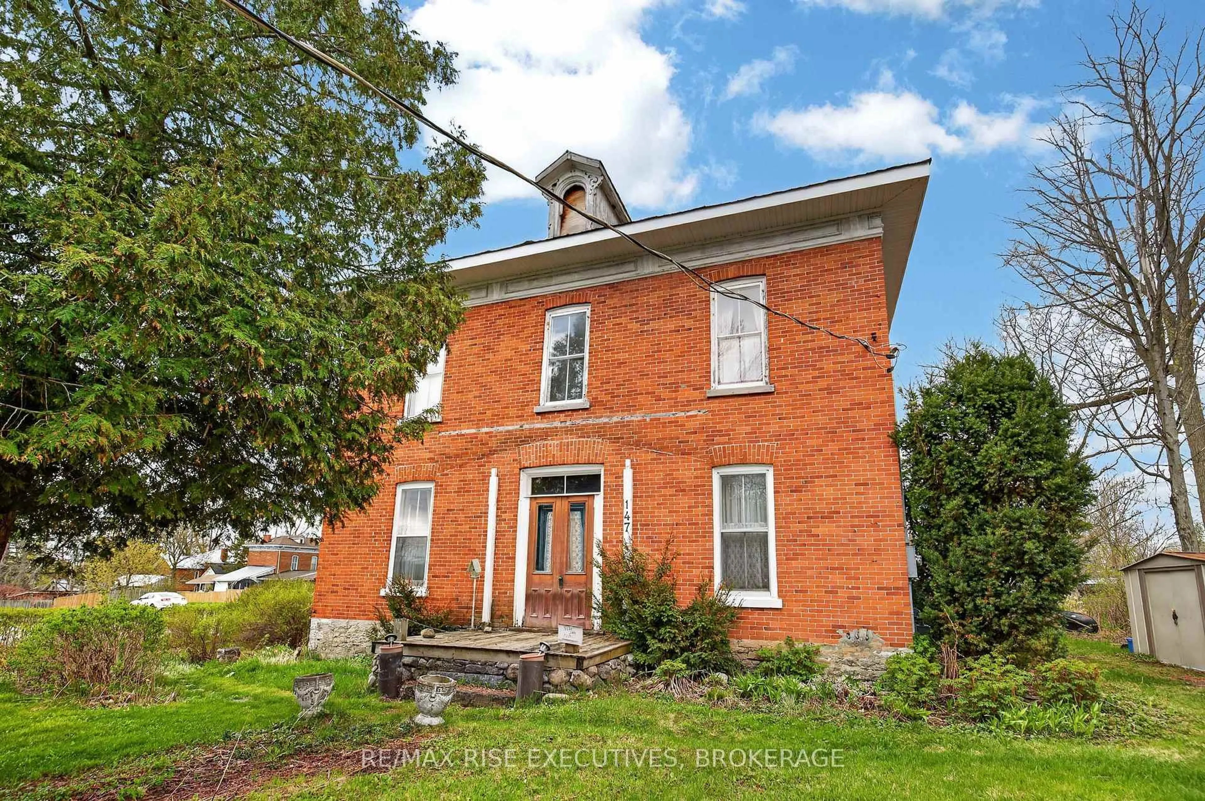 Home with brick exterior material, building for 147 St George St, Deseronto Ontario K0K 1X0