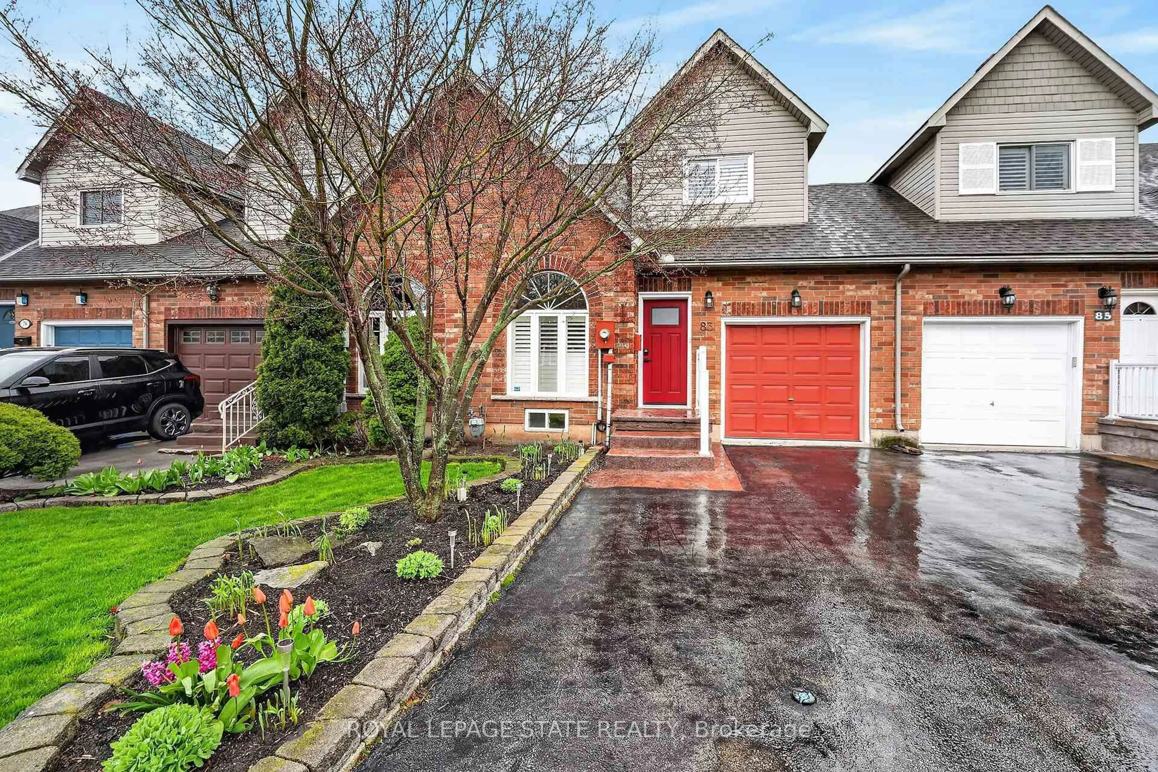 Home with brick exterior material, street for 83 Morrison Cres, Grimsby Ontario L3M 5K5