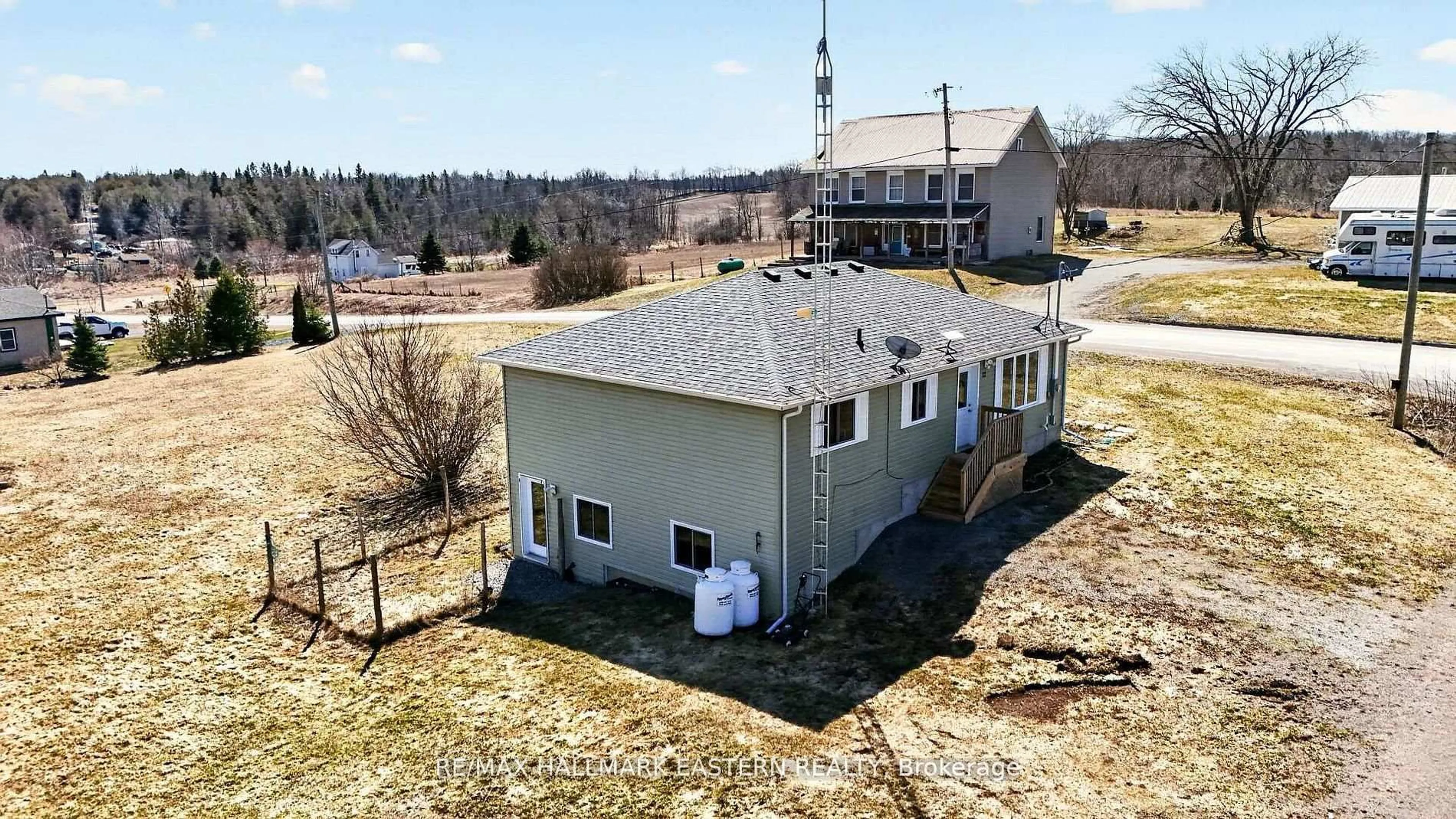 A pic from outside/outdoor area/front of a property/back of a property/a pic from drone, building for 12 Malone Quarry Rd, Limoges Ontario K0K 2M0