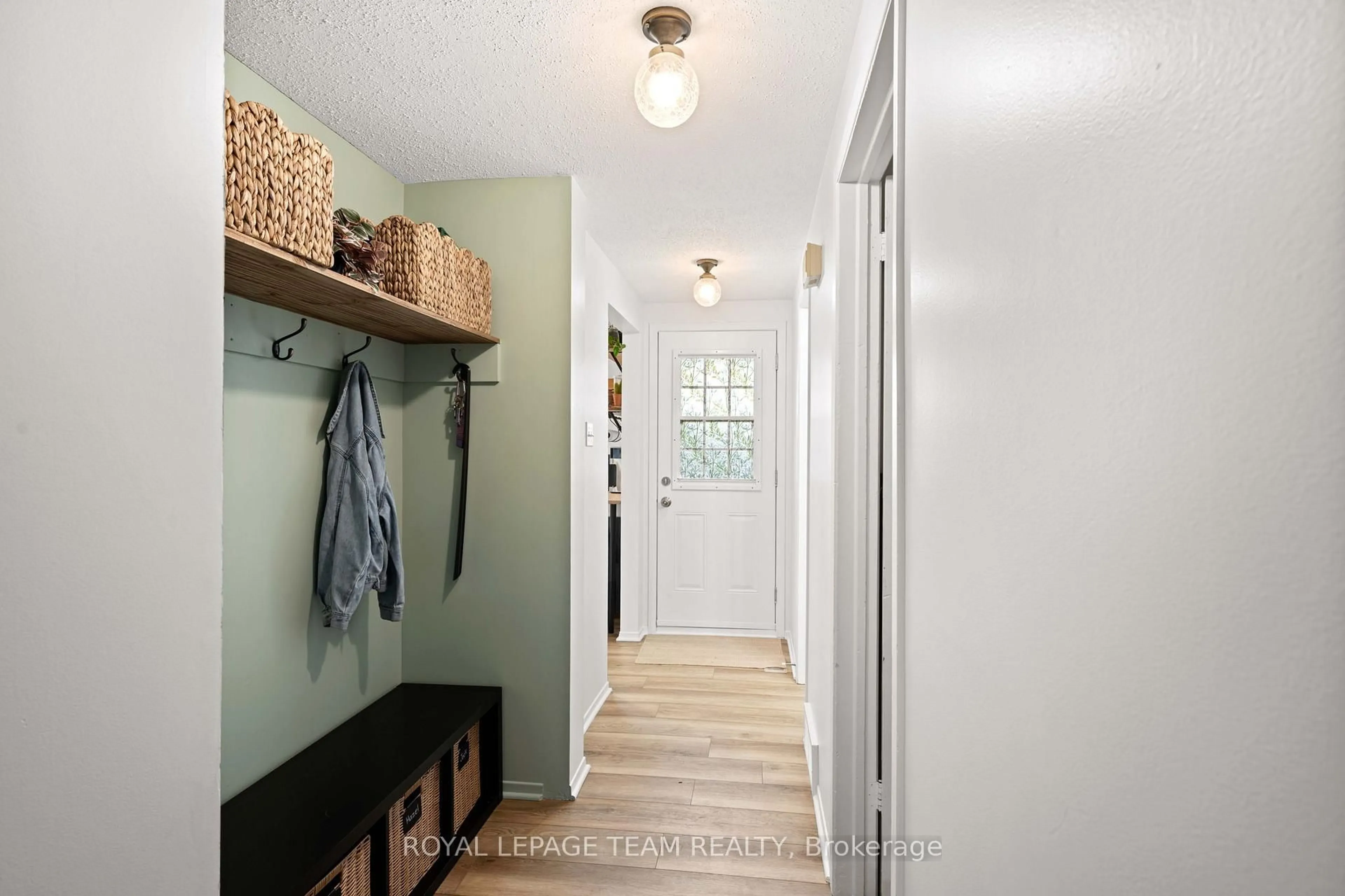 Indoor entryway for 1257 Priory Lane #42, Ottawa Ontario K1C 1Z8
