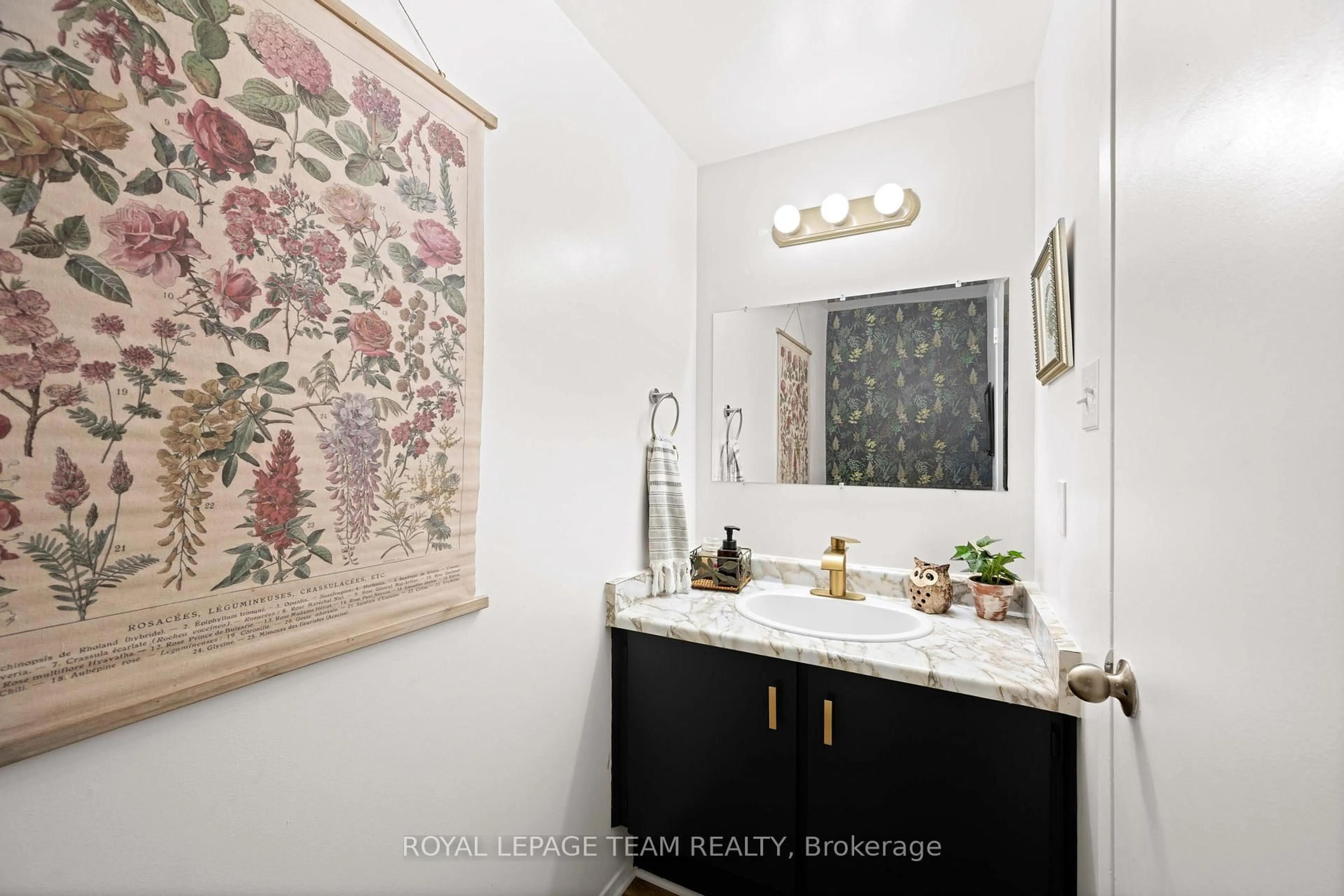 Standard bathroom, ceramic/tile floor for 1257 Priory Lane #42, Ottawa Ontario K1C 1Z8