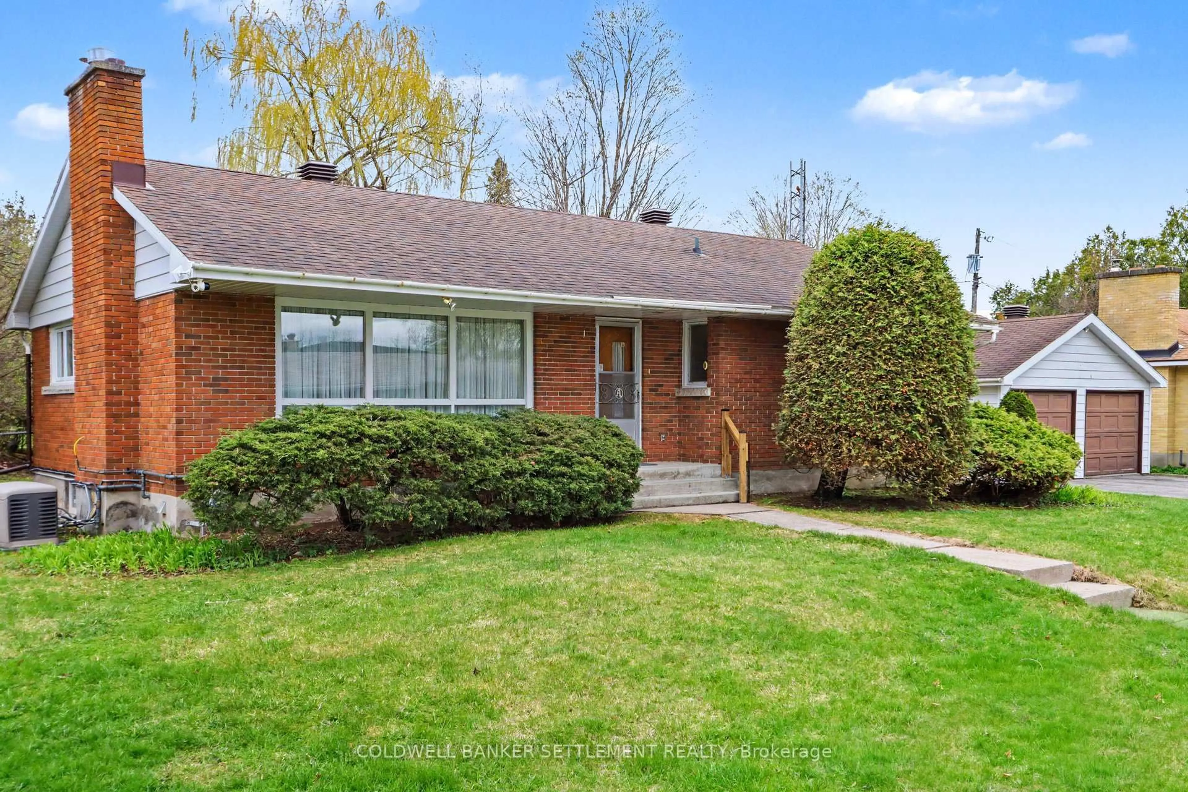 Home with brick exterior material, street for 2 Glenview Cres, Perth Ontario K7H 2L2
